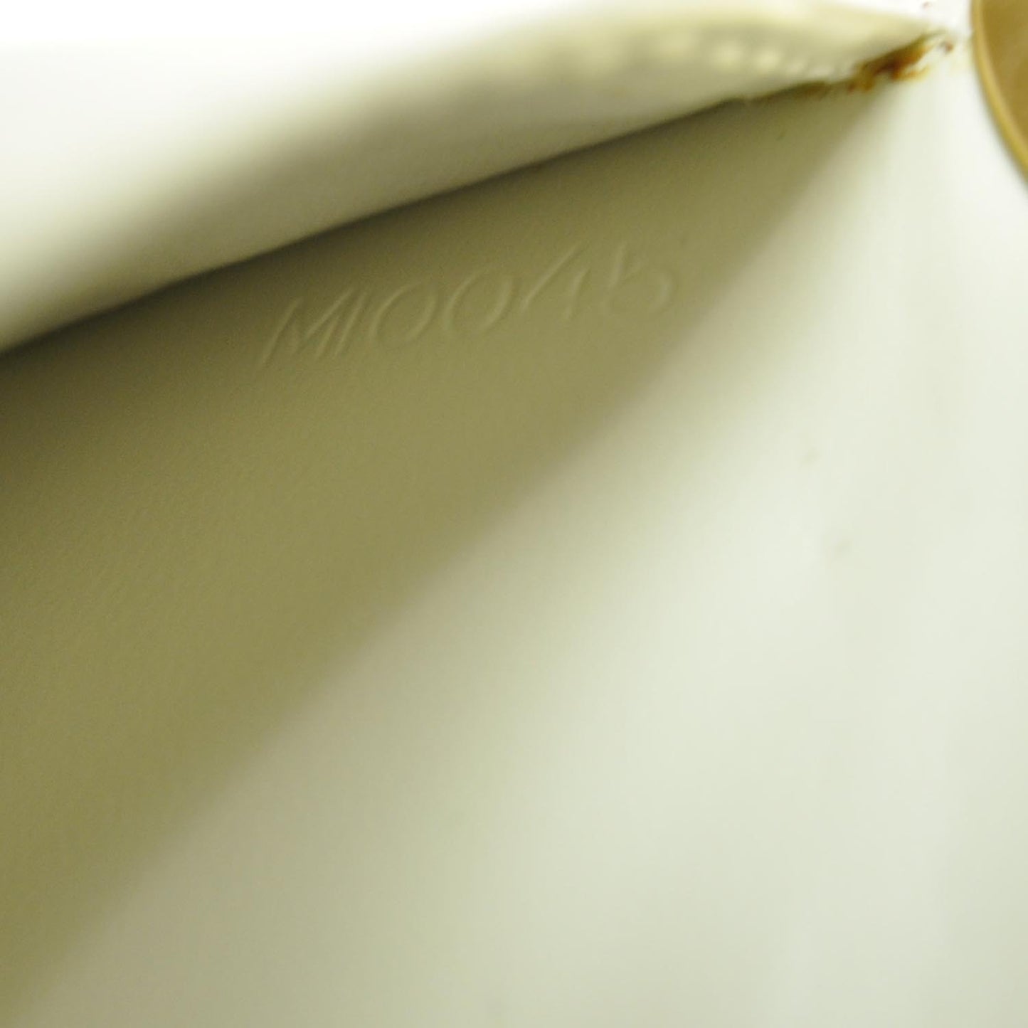 Suhali Compact Zipped Wallet White