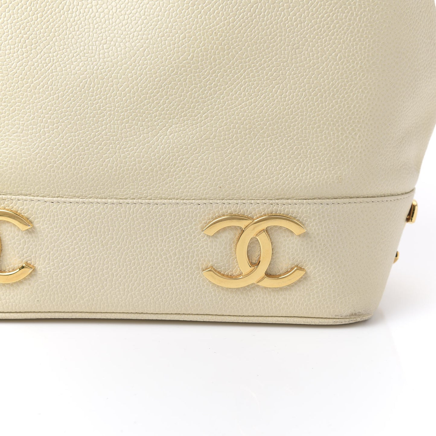 Caviar CC Bucket Shoulder Bag White