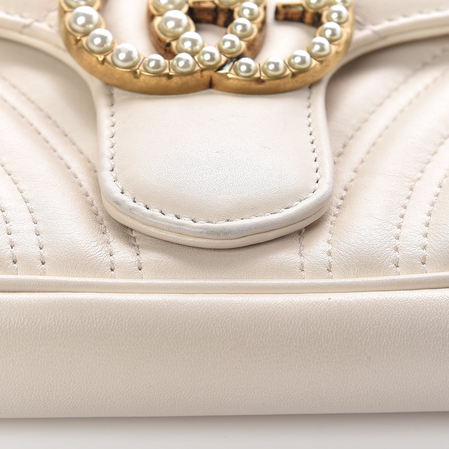 Calfskin Matelasse Pearly GG Marmont Chain Belt Bag Mystic White