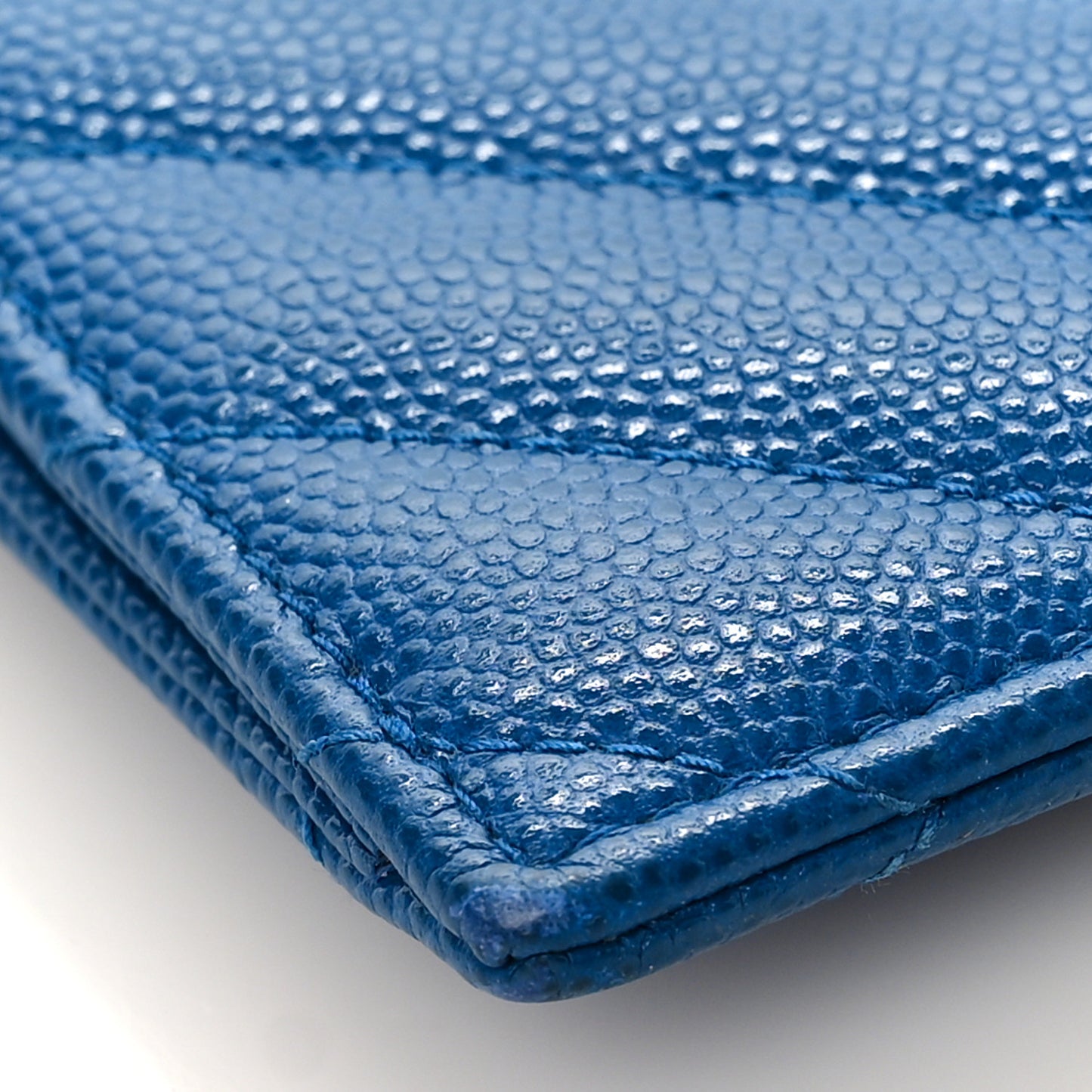 Caviar Chevron Quilted CC Zip Card Holder Blue