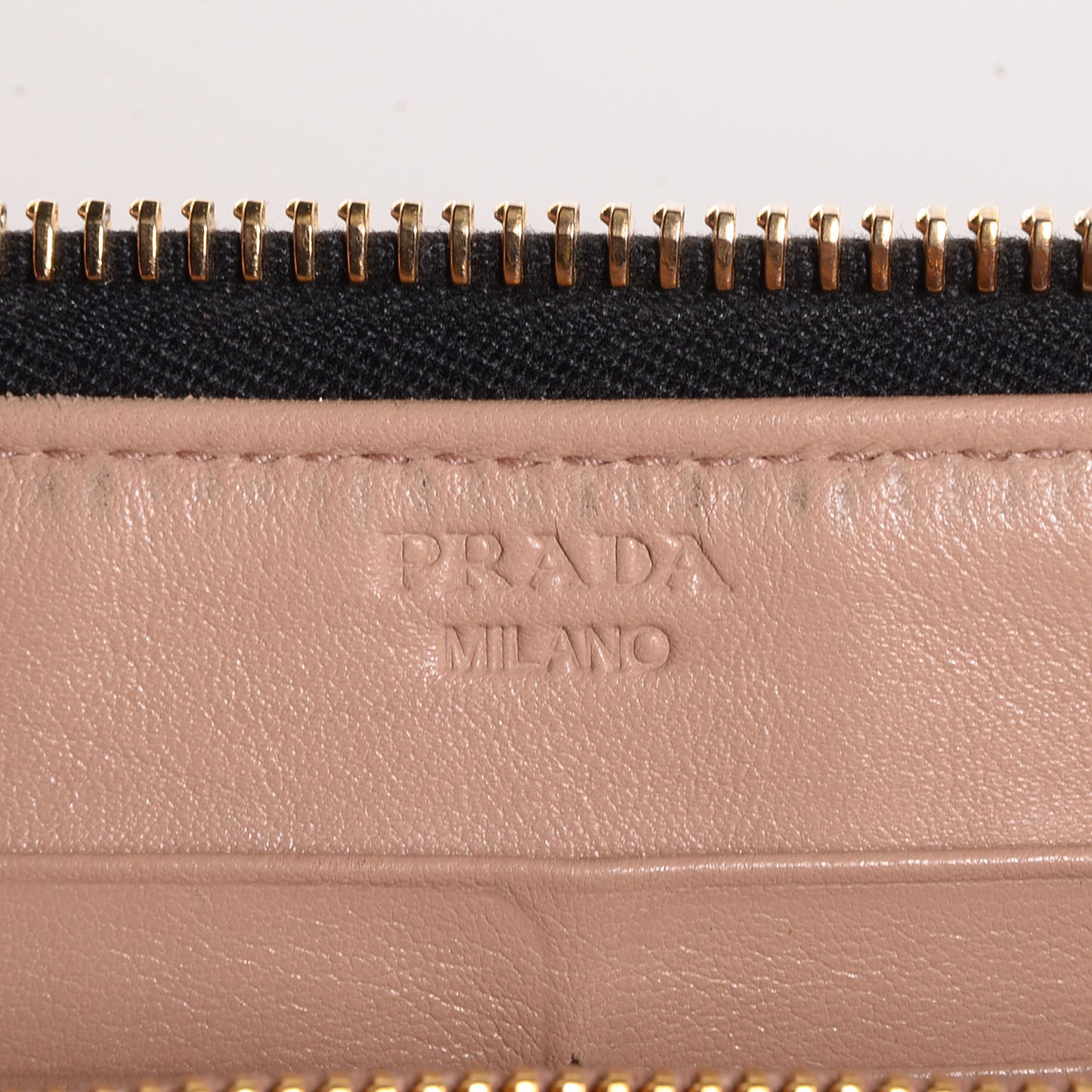 Saffiano Vernice Bi-Color Zip Around Wallet Rosso Black