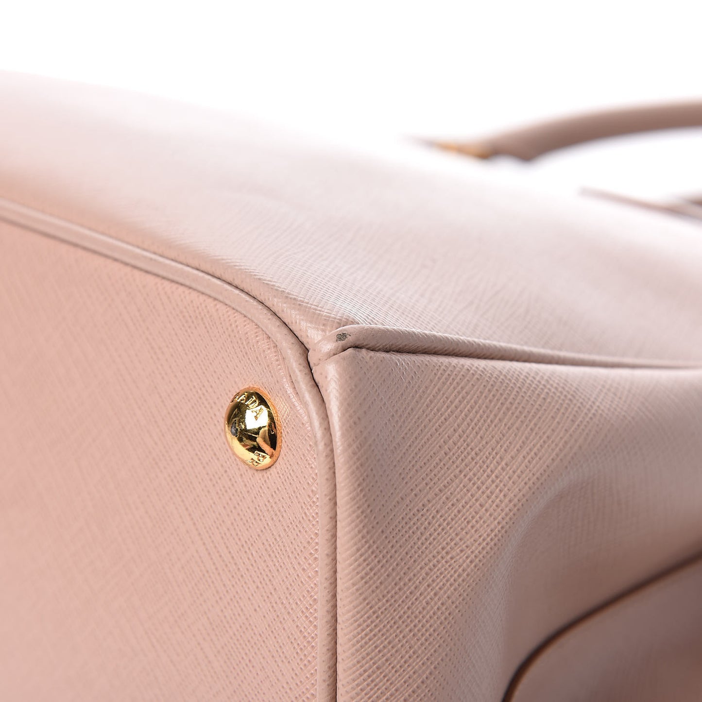 Saffiano Medium Galleria Double Zip Tote Cammeo