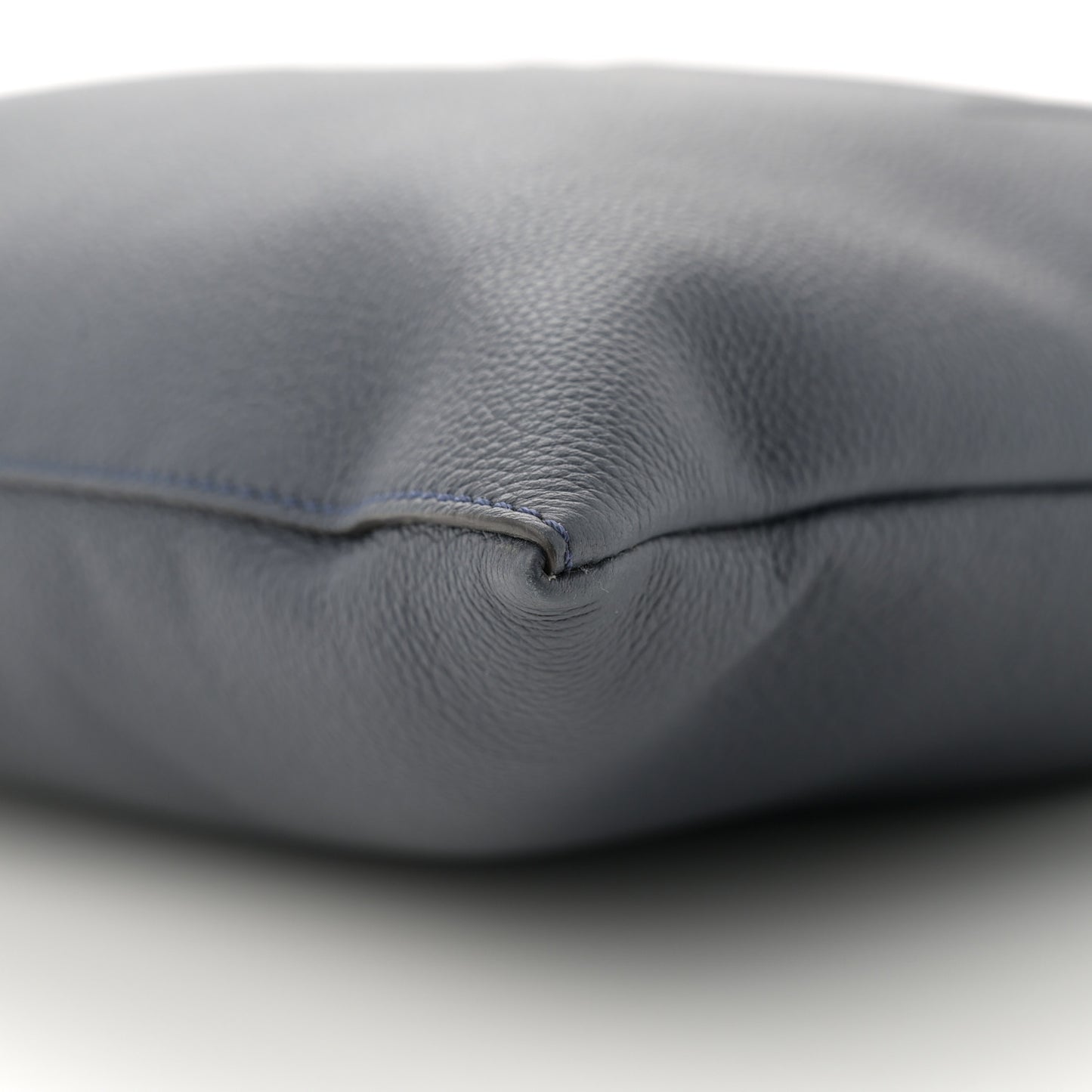 Vitello Cher Logo Embossed After Messenger Bag Dark Blue
