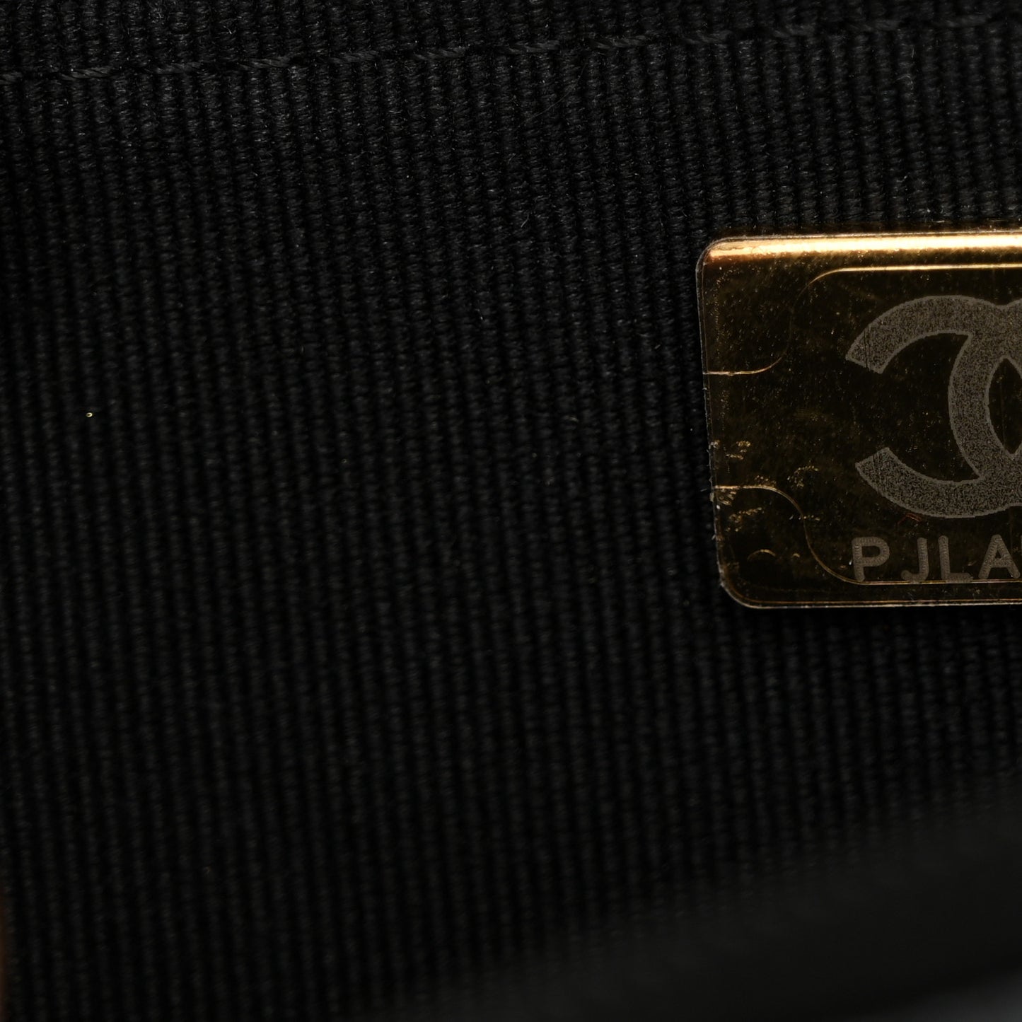 Pearly Caviar Quilted Fit For You Wallet On Chain WOC Black