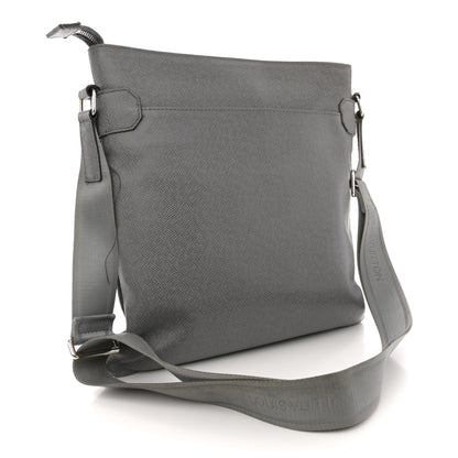 Louis Vuitton Taiga Sasha Messenger Glacier 3 of 17