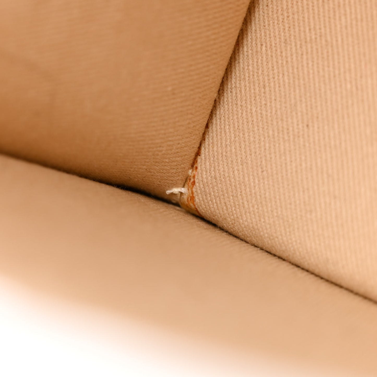 Smooth Calfskin Le Chiquito Moyen White
