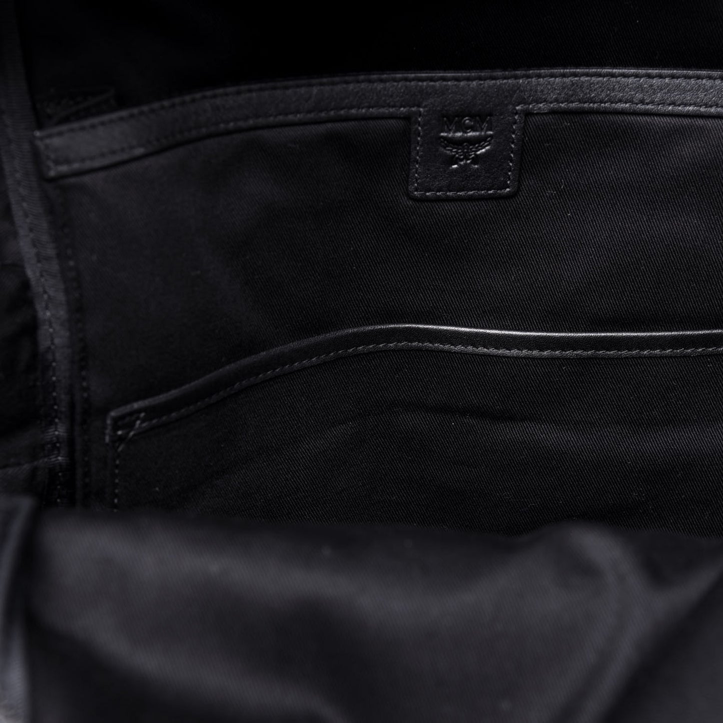 Visetos Studded Medium Stark Gunta Backpack Black