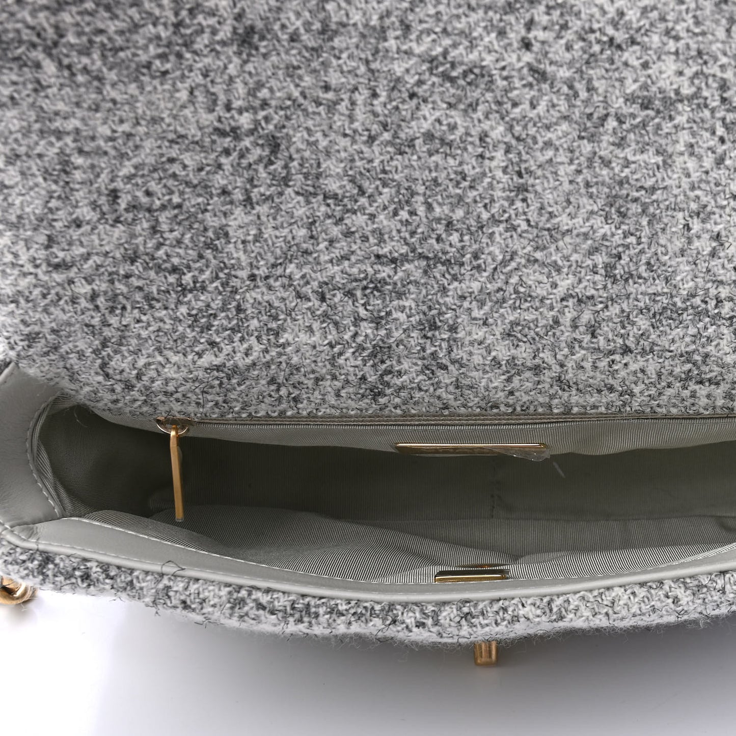 Tweed Quilted Medium Chanel 19 Flap Grey Ecru