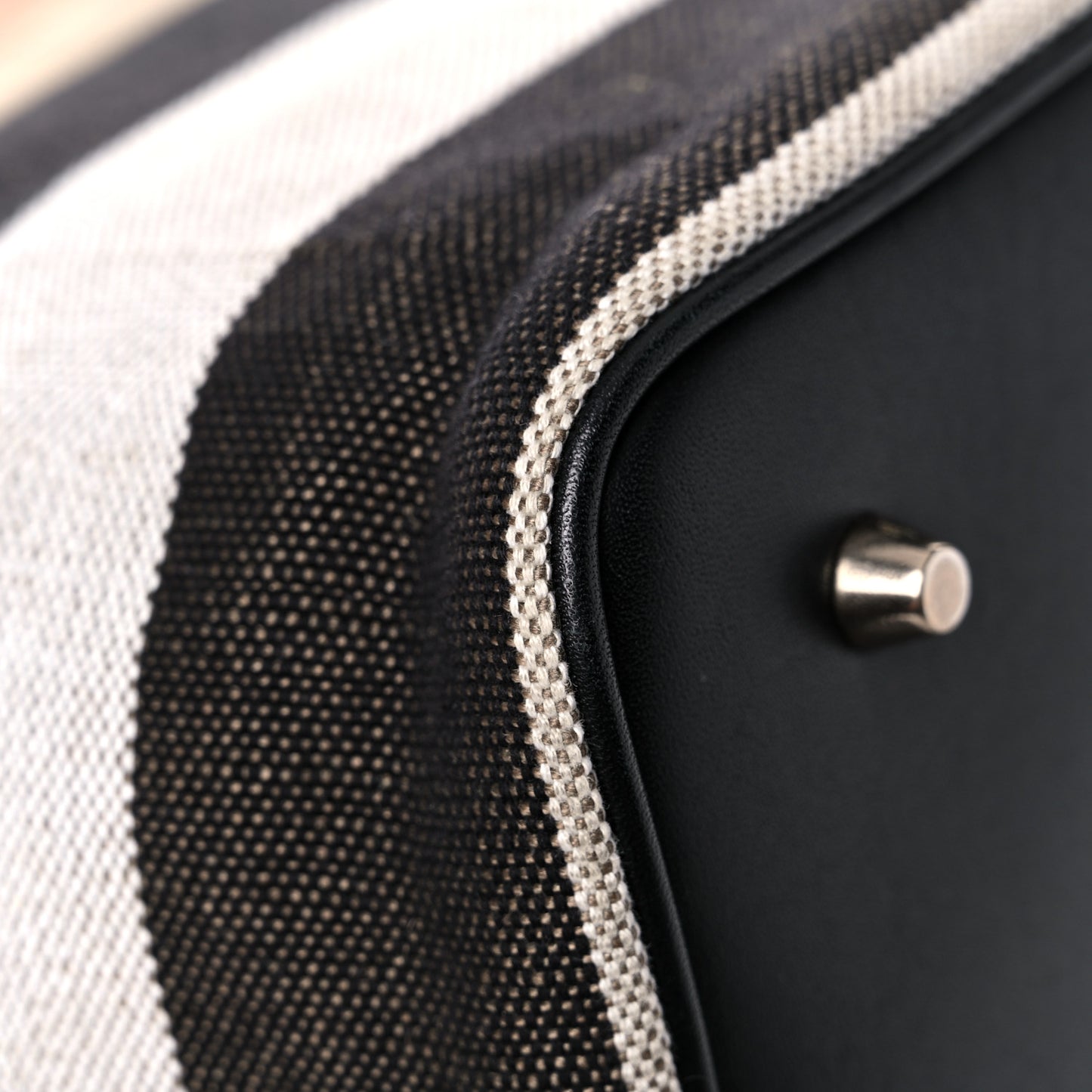 Canvas Mega Check Medium Ashby Hobo Black