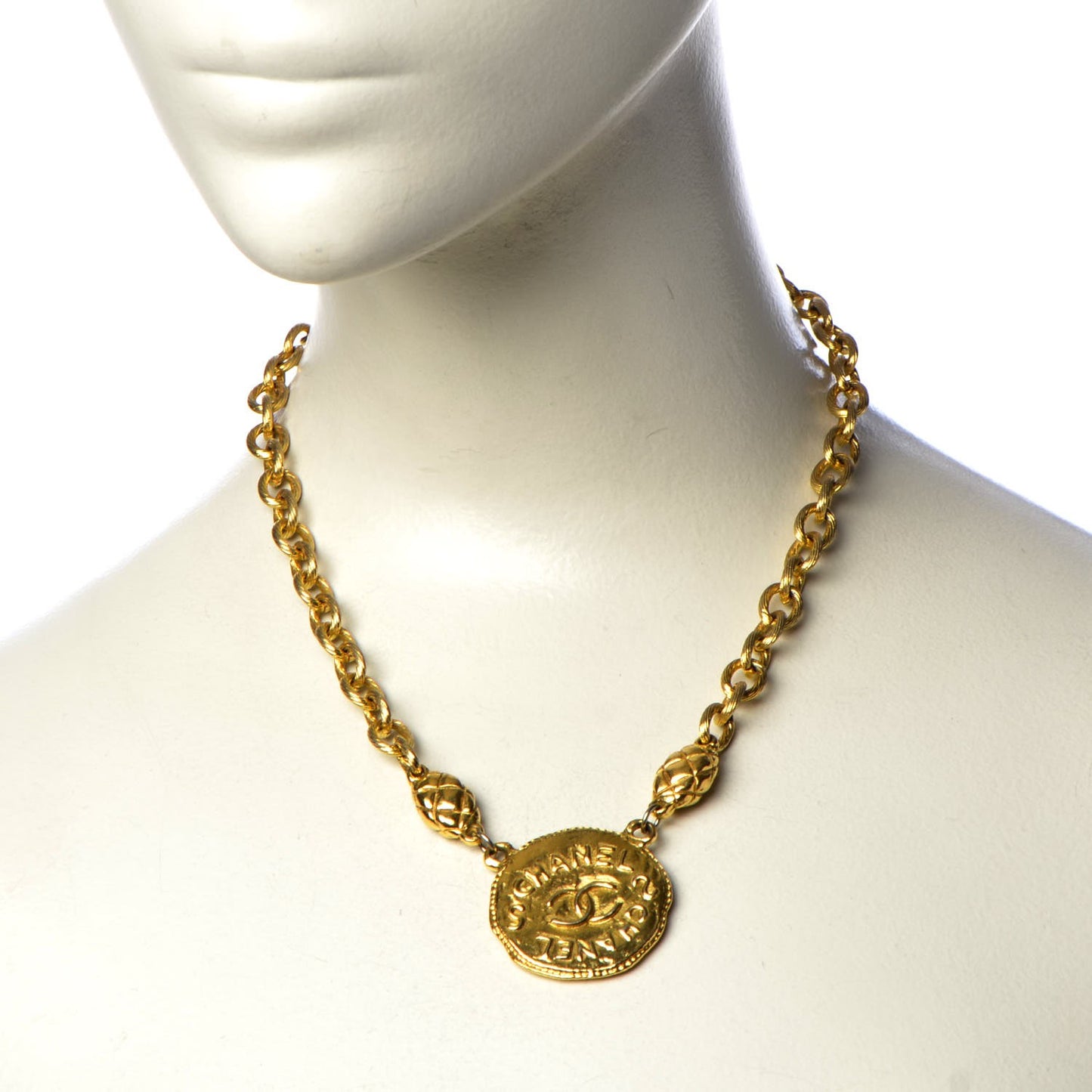 Chain CC Medallion Necklace Gold