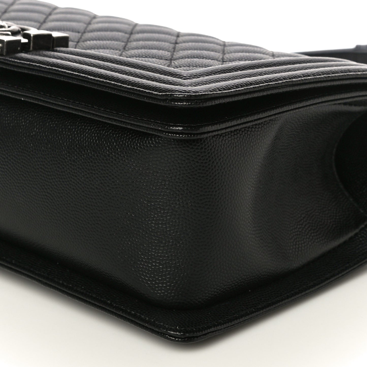 Caviar Quilted Medium Boy Flap Black