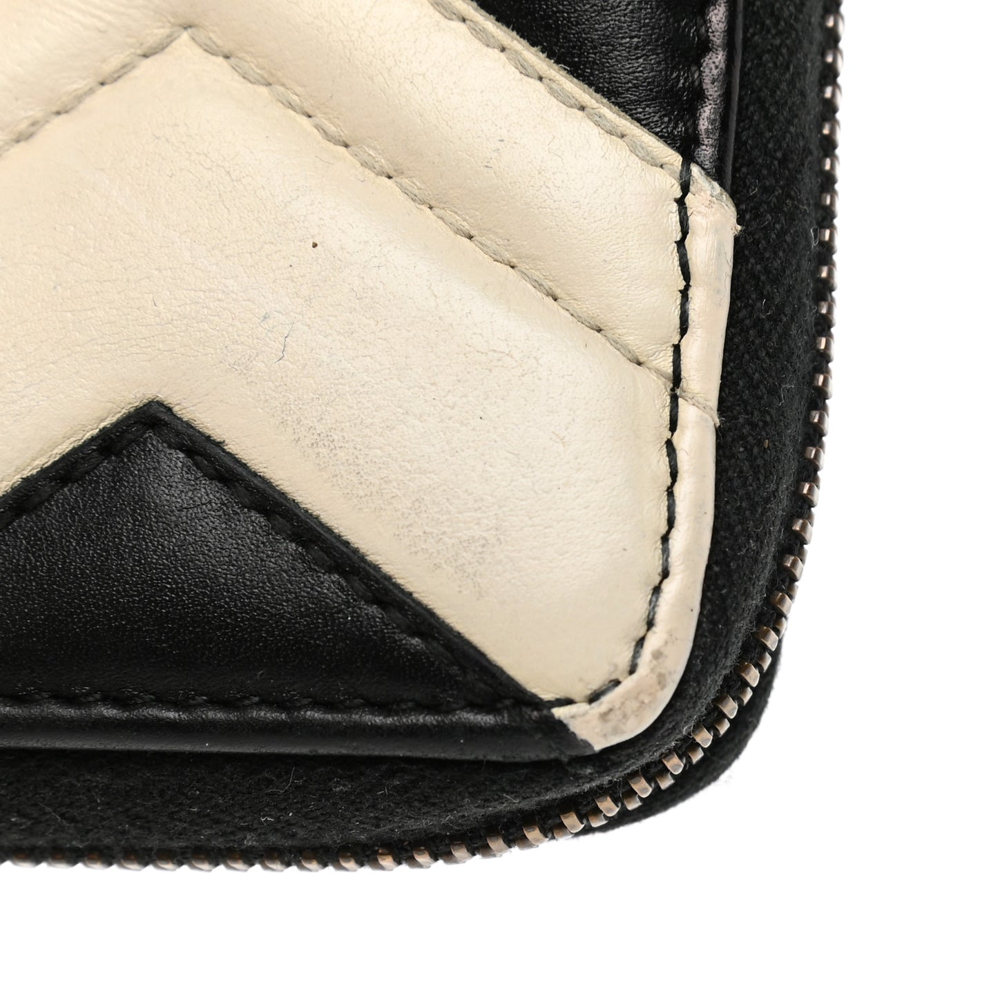 Calfskin Matelasse GG Marmont Zip Around Wallet Black White