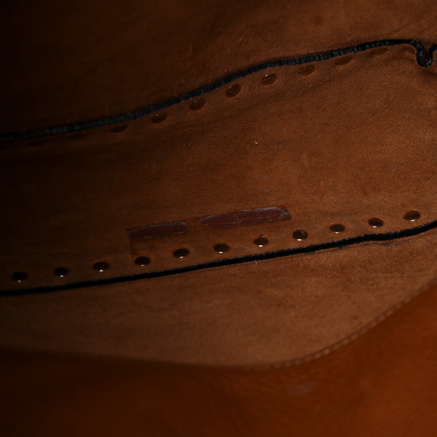 Pebbled Calfskin Large Rockstud Flip-Lock Messenger Bag Light Cuir