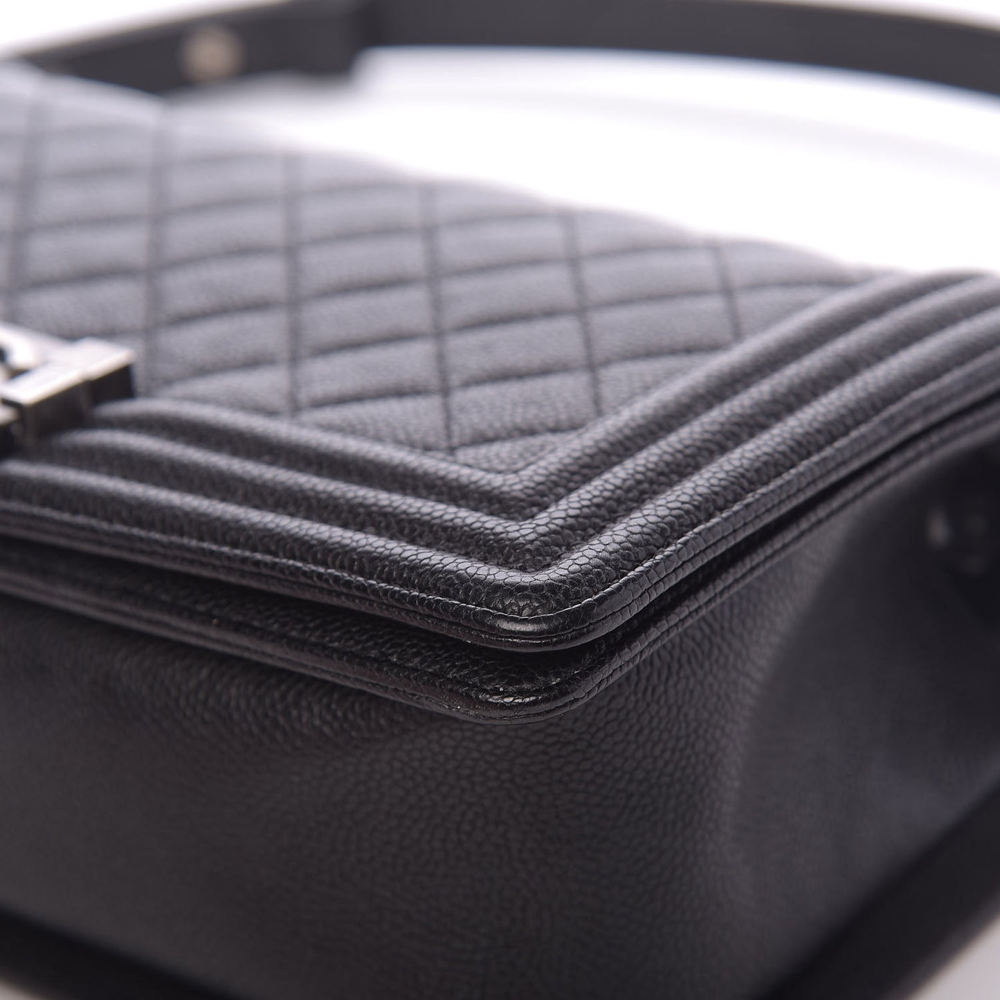 Caviar Quilted Medium Boy Flap Black