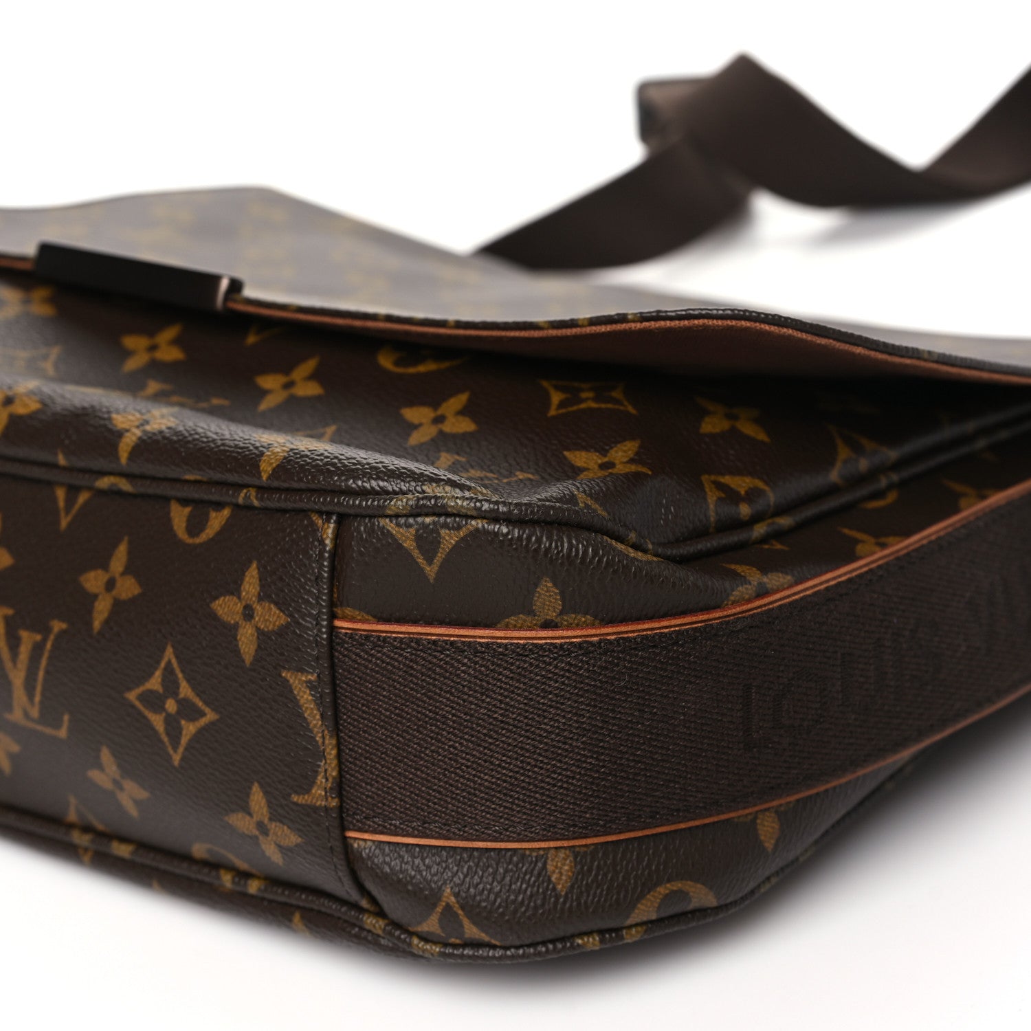 Louis Vuitton Monogram Beaubourg MM Messenger Bag 9 of 9