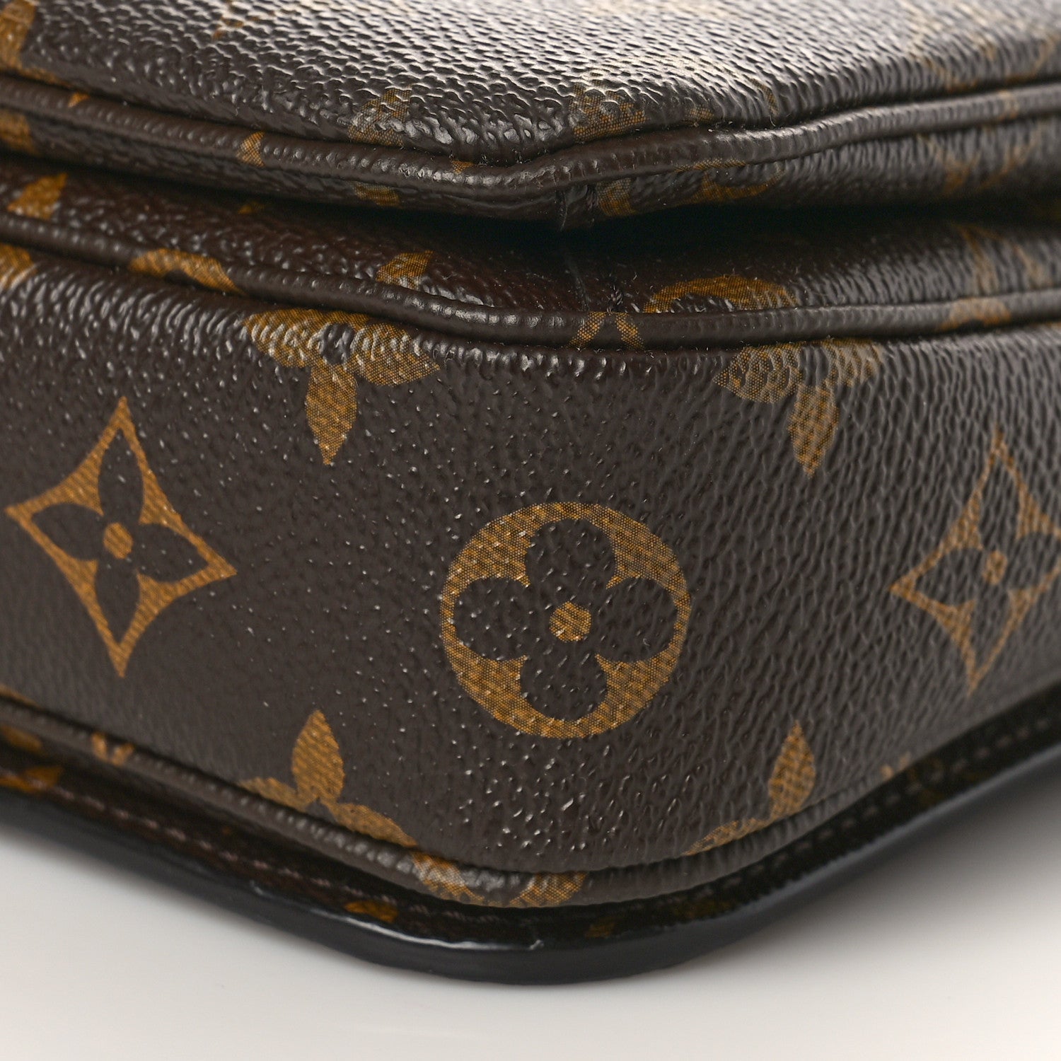 Louis Vuitton Monogram Pochette Metis 8 of 8