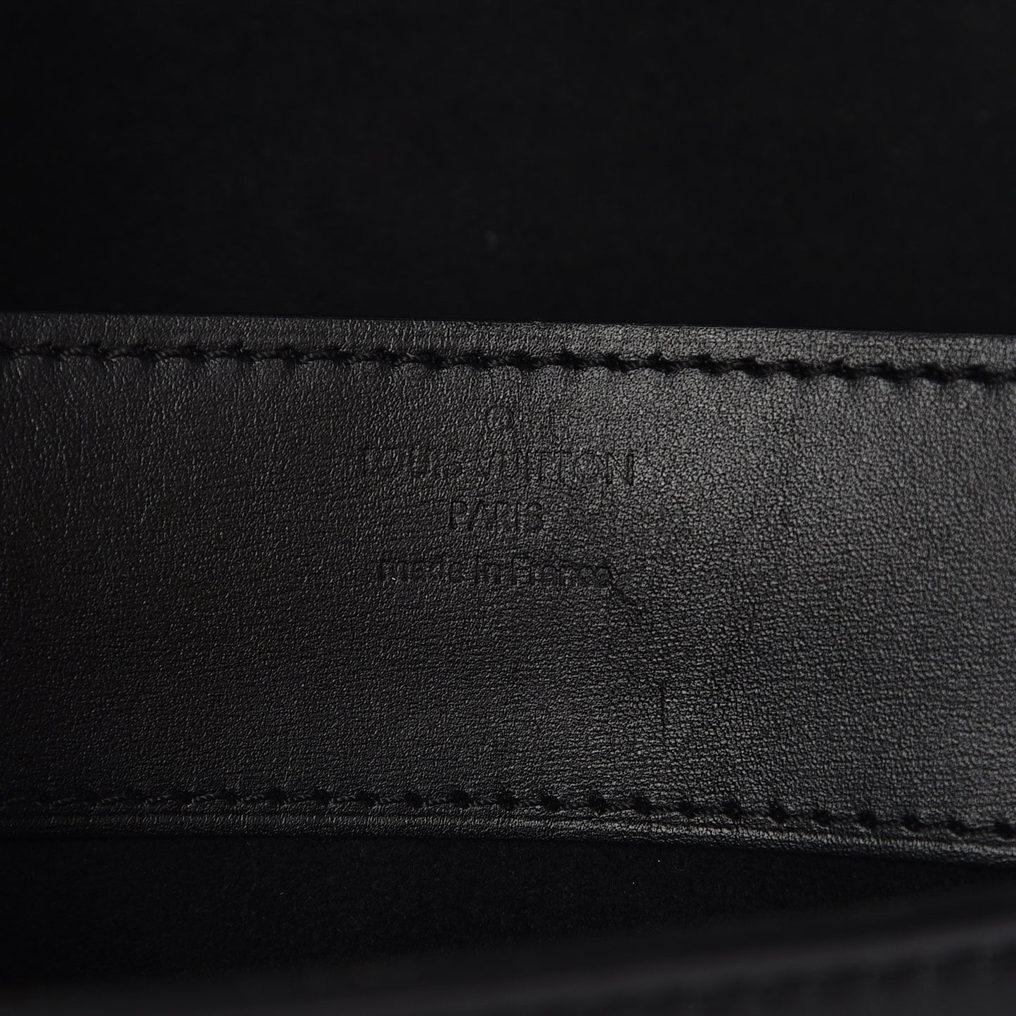 Calfskin Chain Louise GM Black