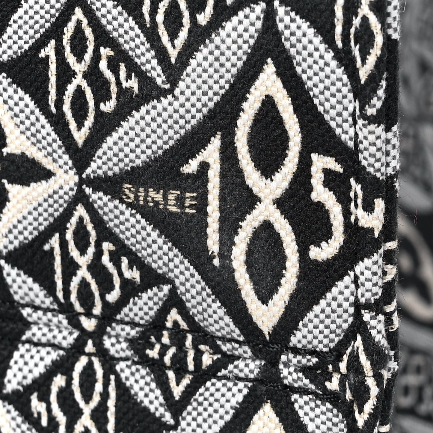 Jacquard Since 1854 Onthego GM Grey