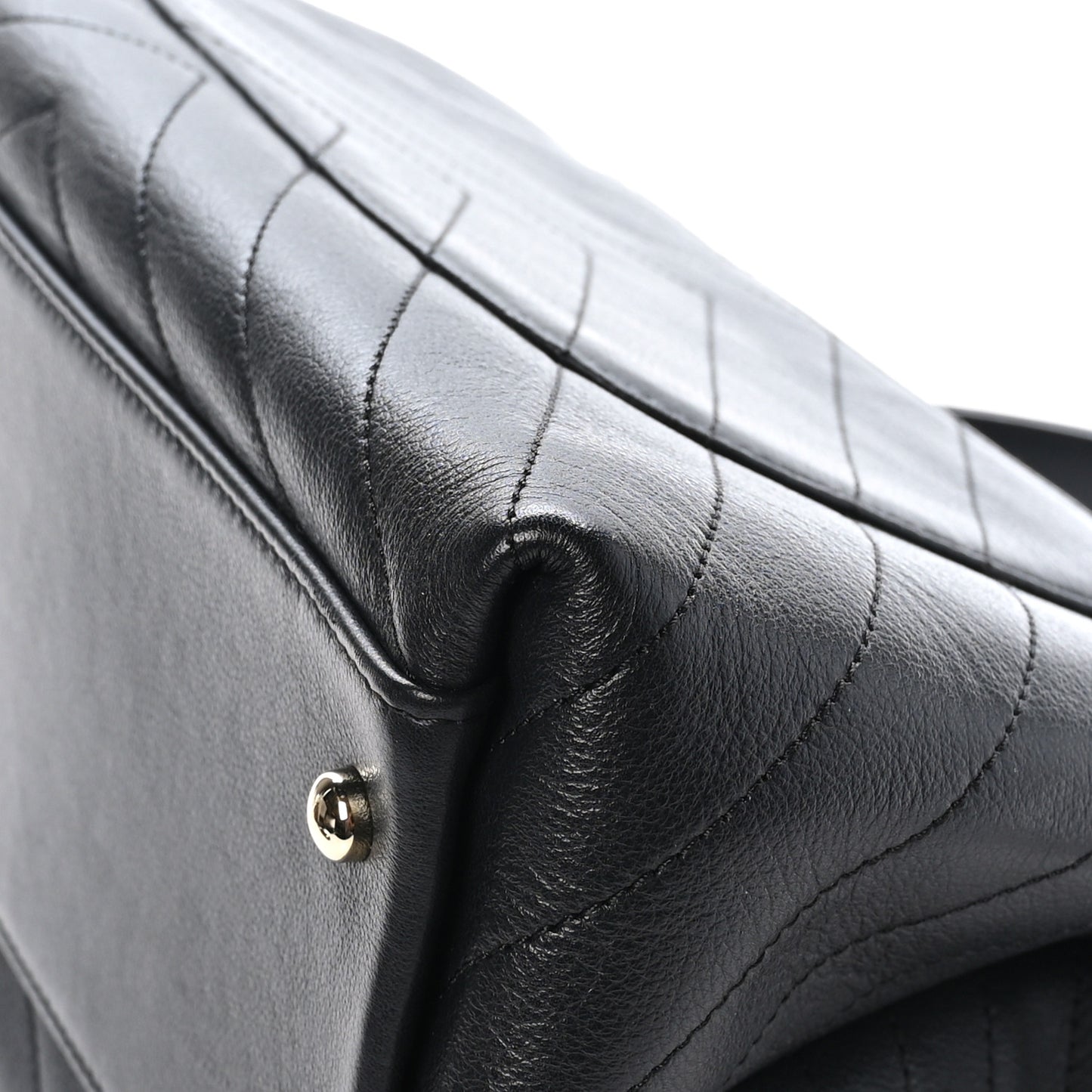 Grained Calfskin Chevron Stitched Medium Chic Top Handle Flap Black