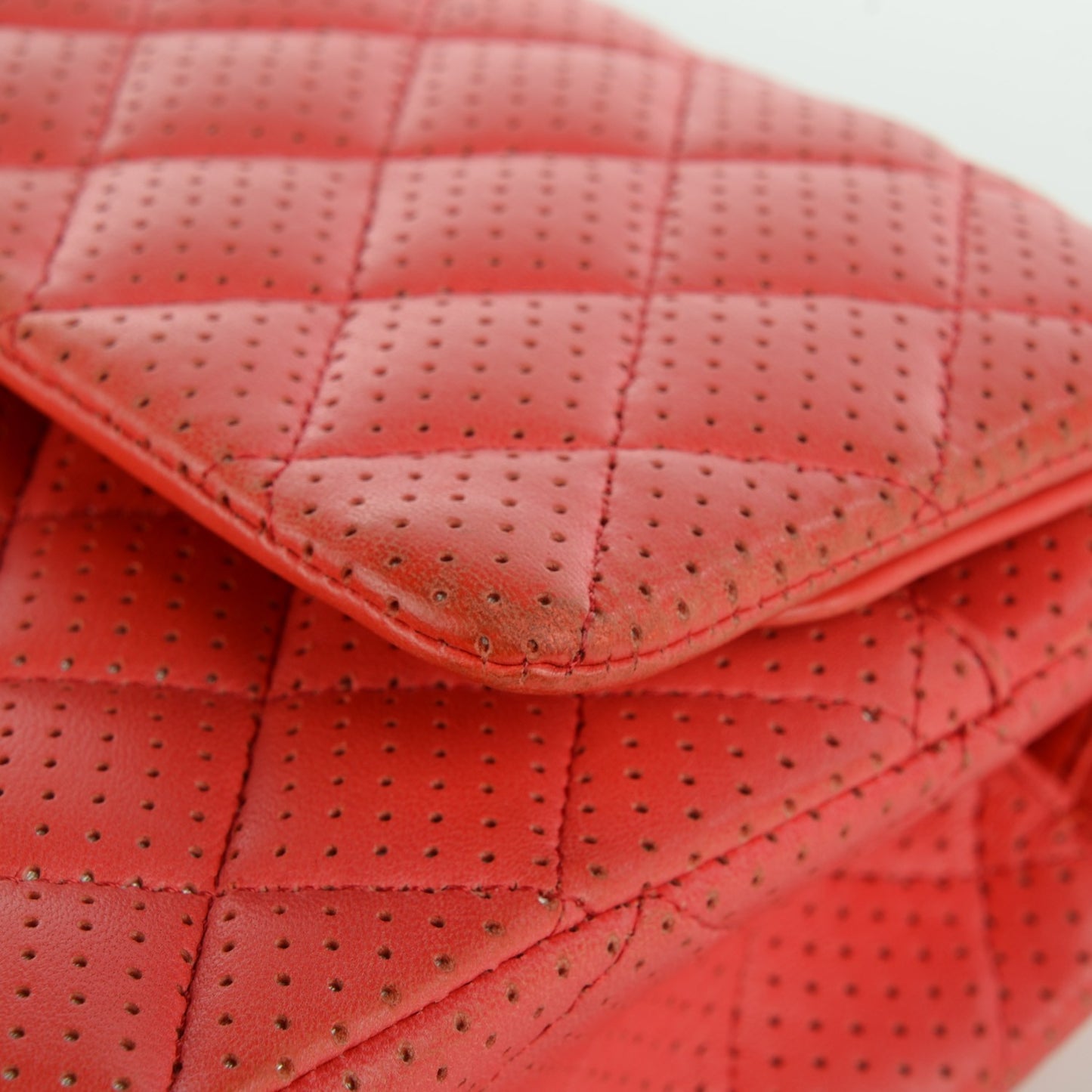 Lambskin Perforated Medium Double Flap Red