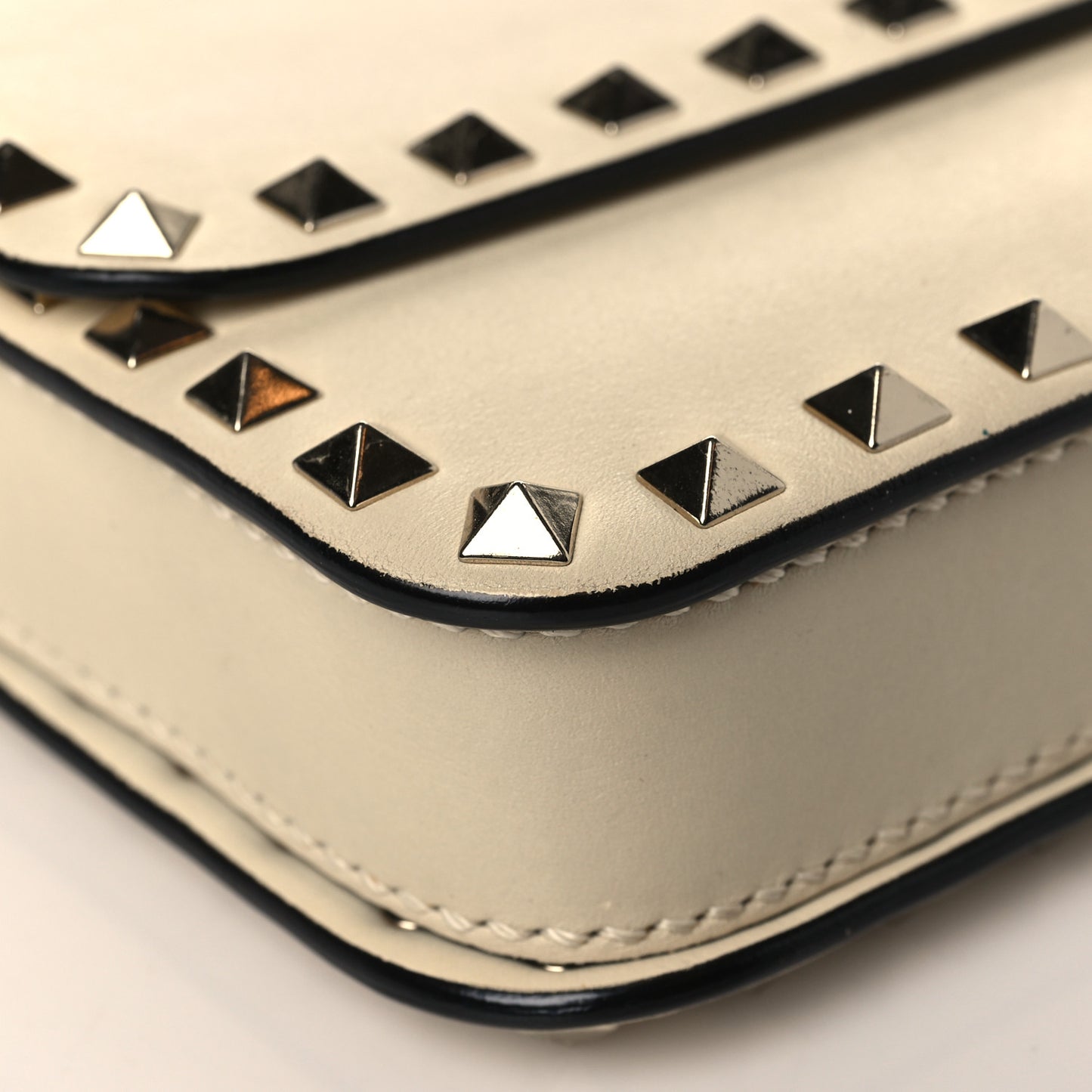Vitello Rockstud Flap Crossbody Bag Light Ivory