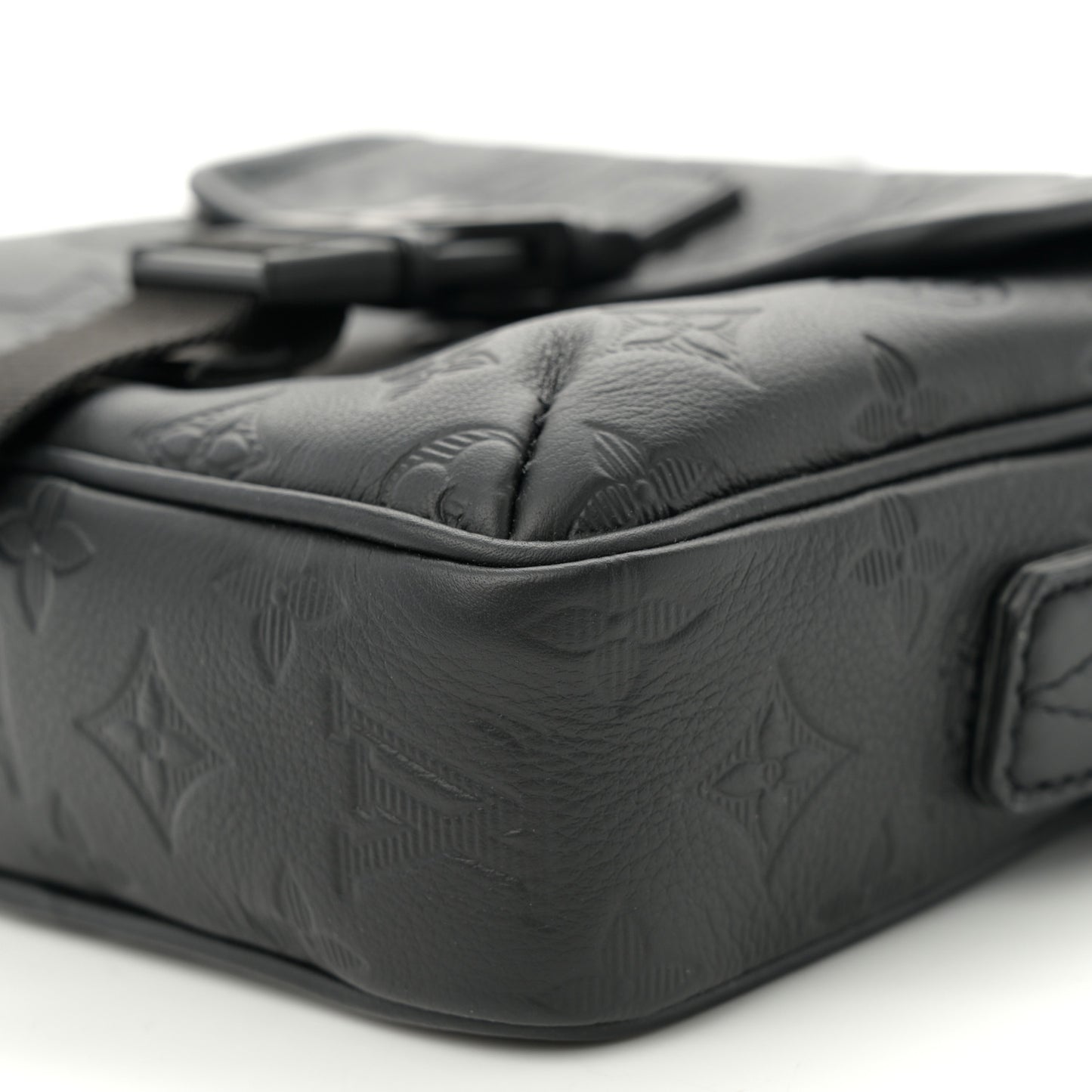 Calfskin Monogram Shadow Getaway Messenger Black