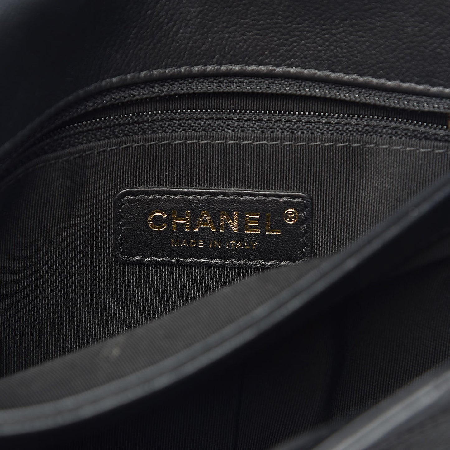 Grained Calfskin Elaphe Stitched Medium Chevron Chic Top Handle Flap Black