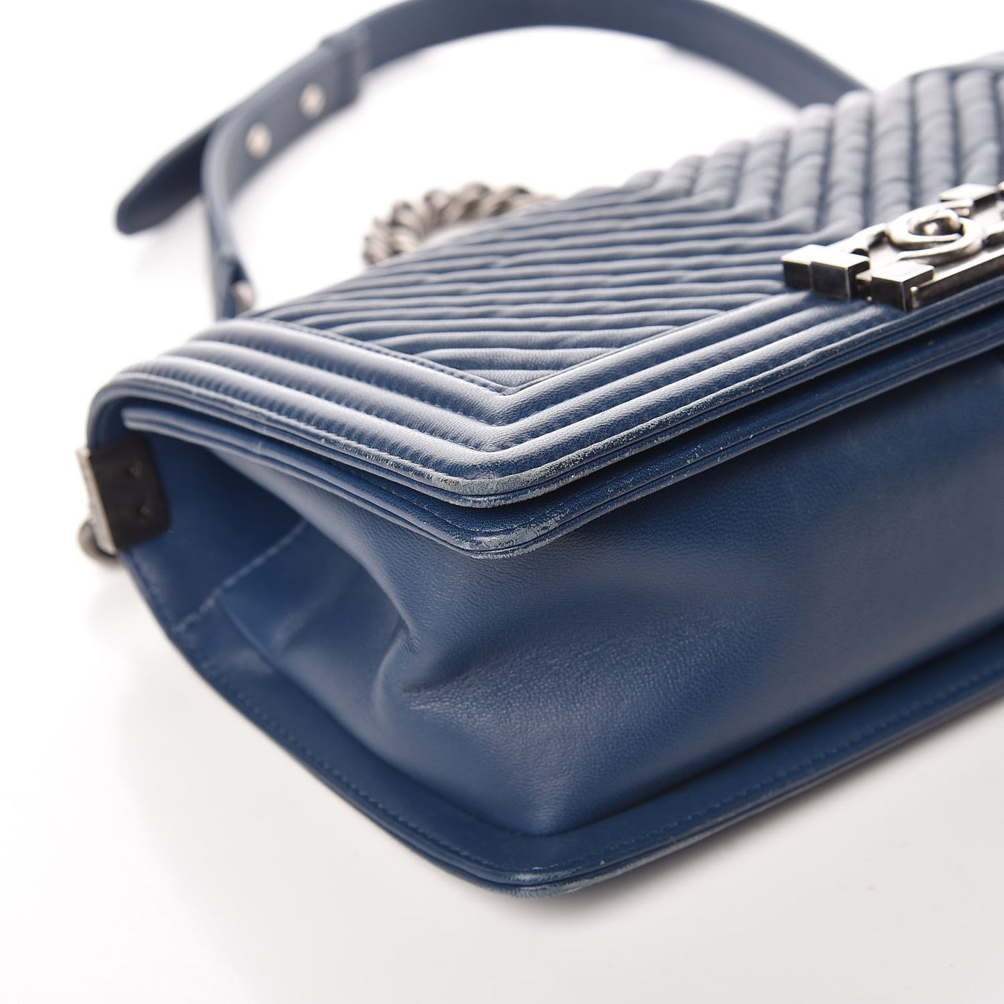 Wrinkled Lambskin Chevron Quilted Medium Boy Flap Navy