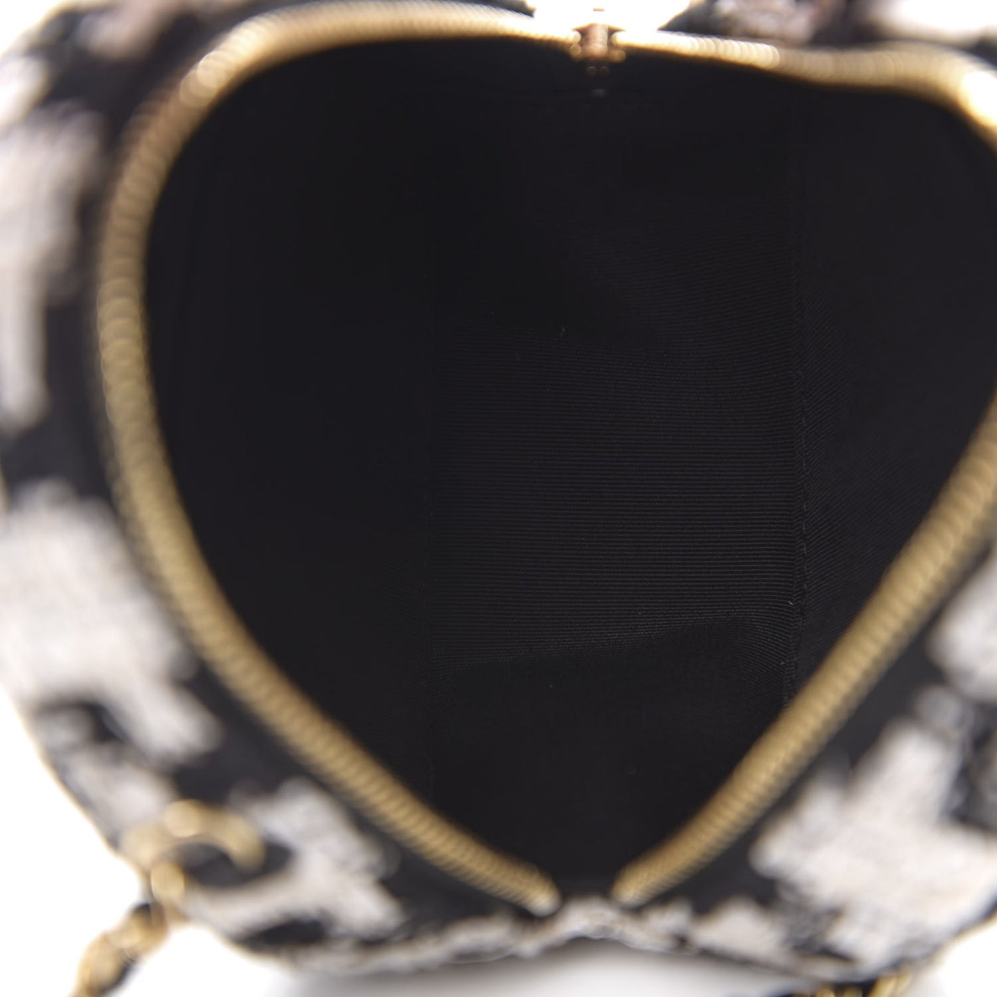 Tweed Quilted Round Clutch With Chain Black Ecru White