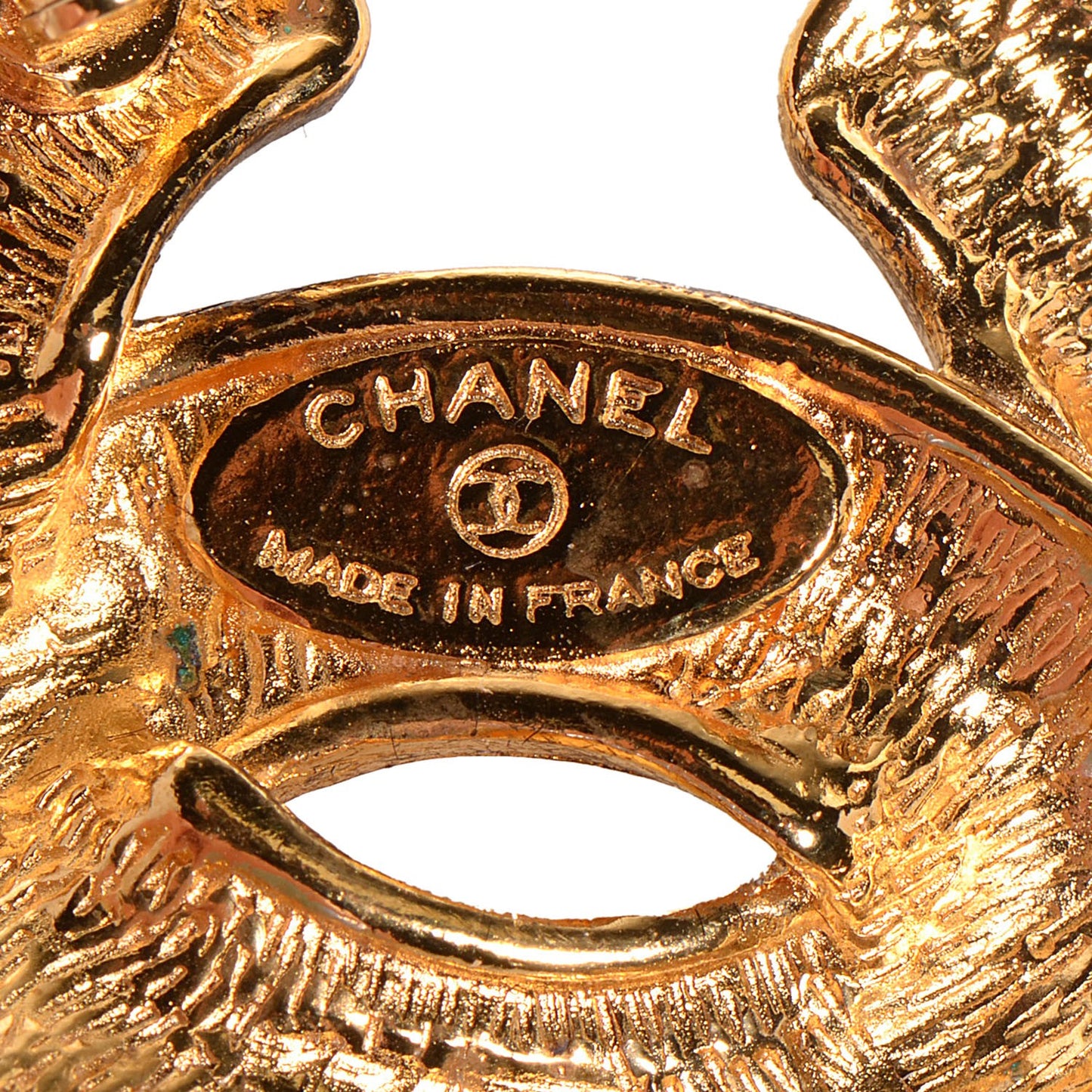 Quilted Small CC Brooch Gold