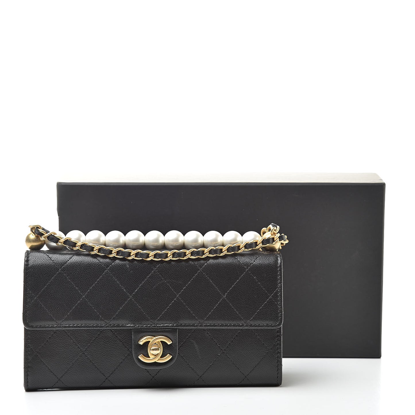 Goatskin Quilted Pearl Short Handle Clutch With Chain Black