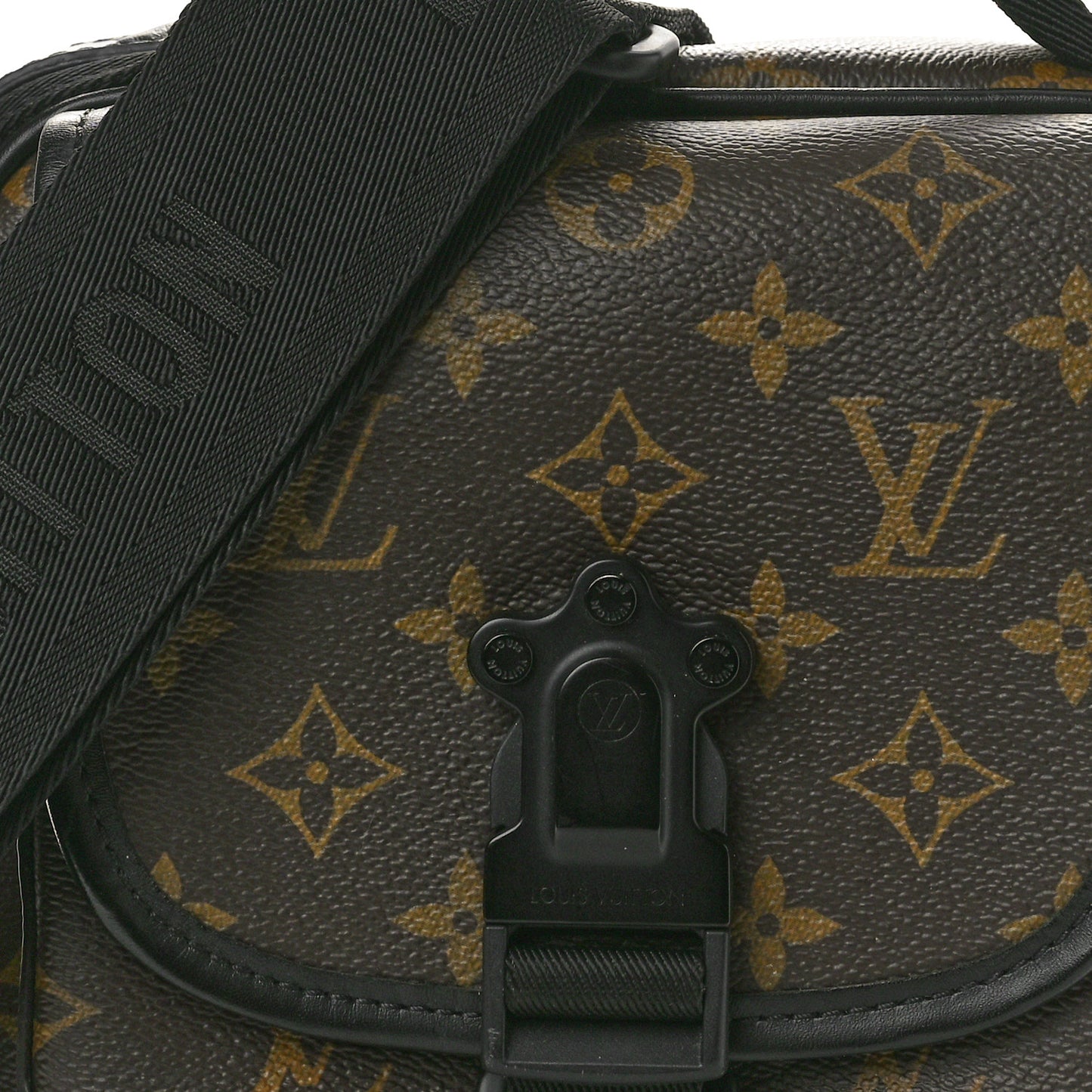 Monogram Macassar Quest Messenger
