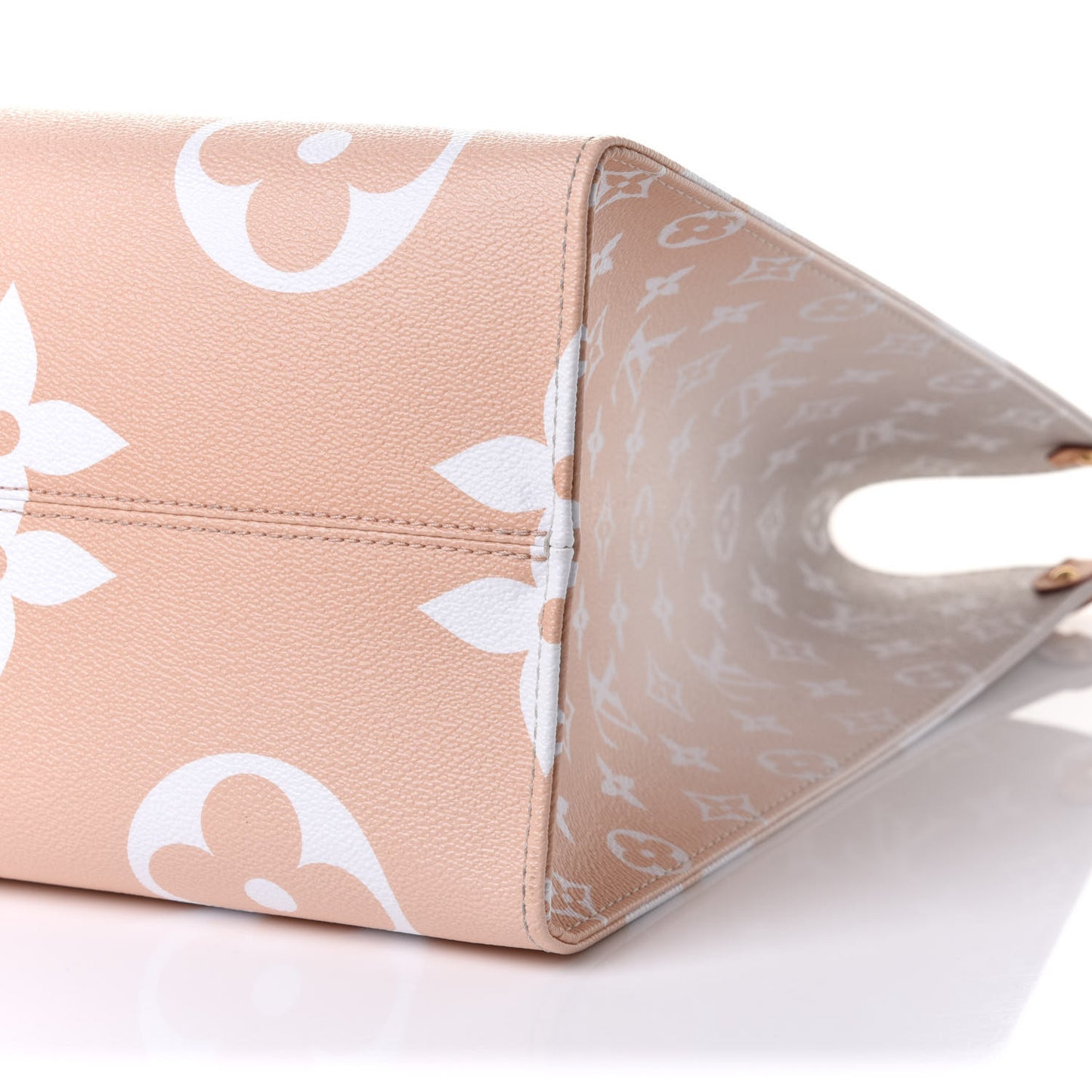 Monogram Giant By The Pool Onthego GM Brume
