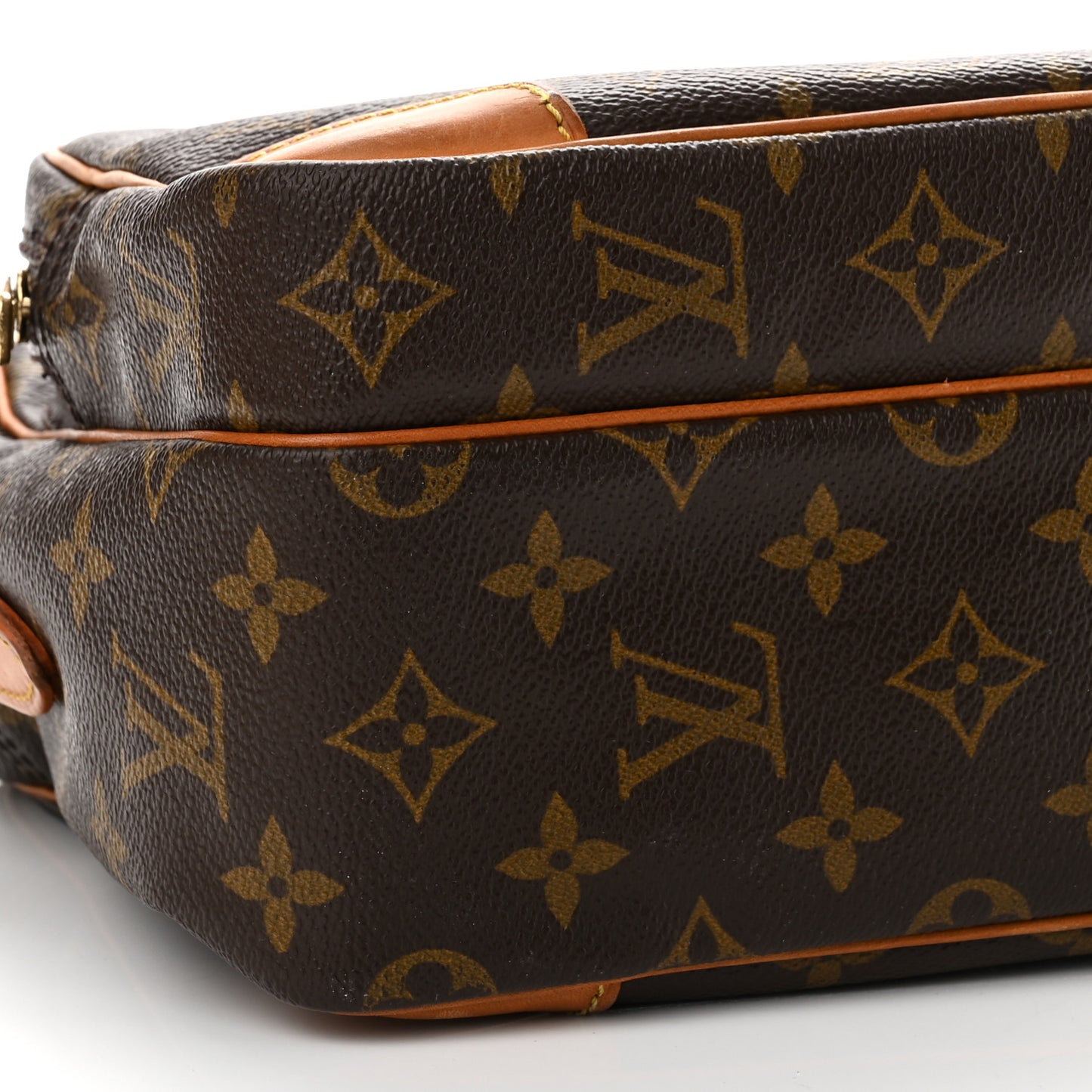 Monogram Nil 28