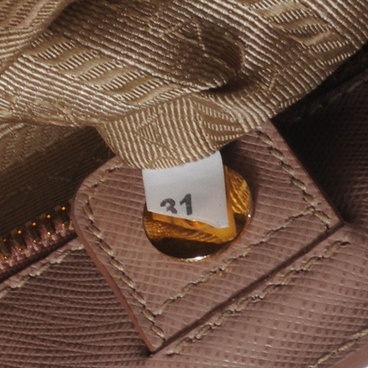 Saffiano Lux Medium Tote Cammeo
