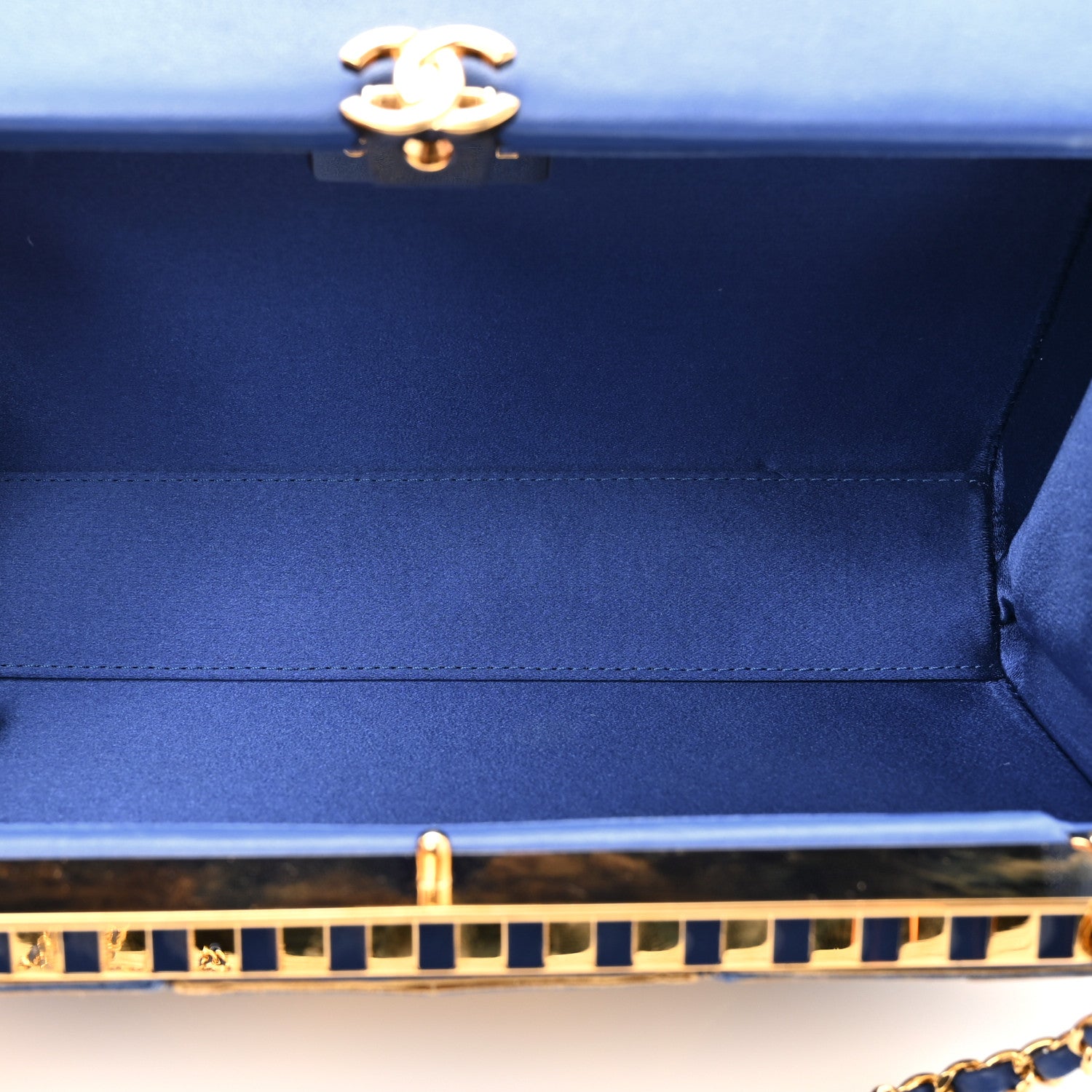 Chanel Lambskin Métiers d’Art Kiss Lock Clutch Blue Gold 5 of 10