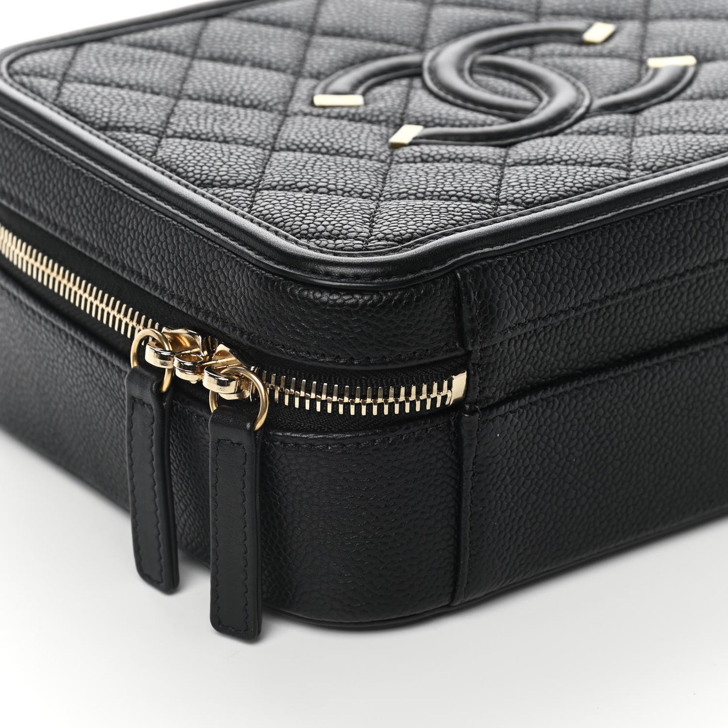Caviar Quilted Medium CC Filigree Vanity Case Black