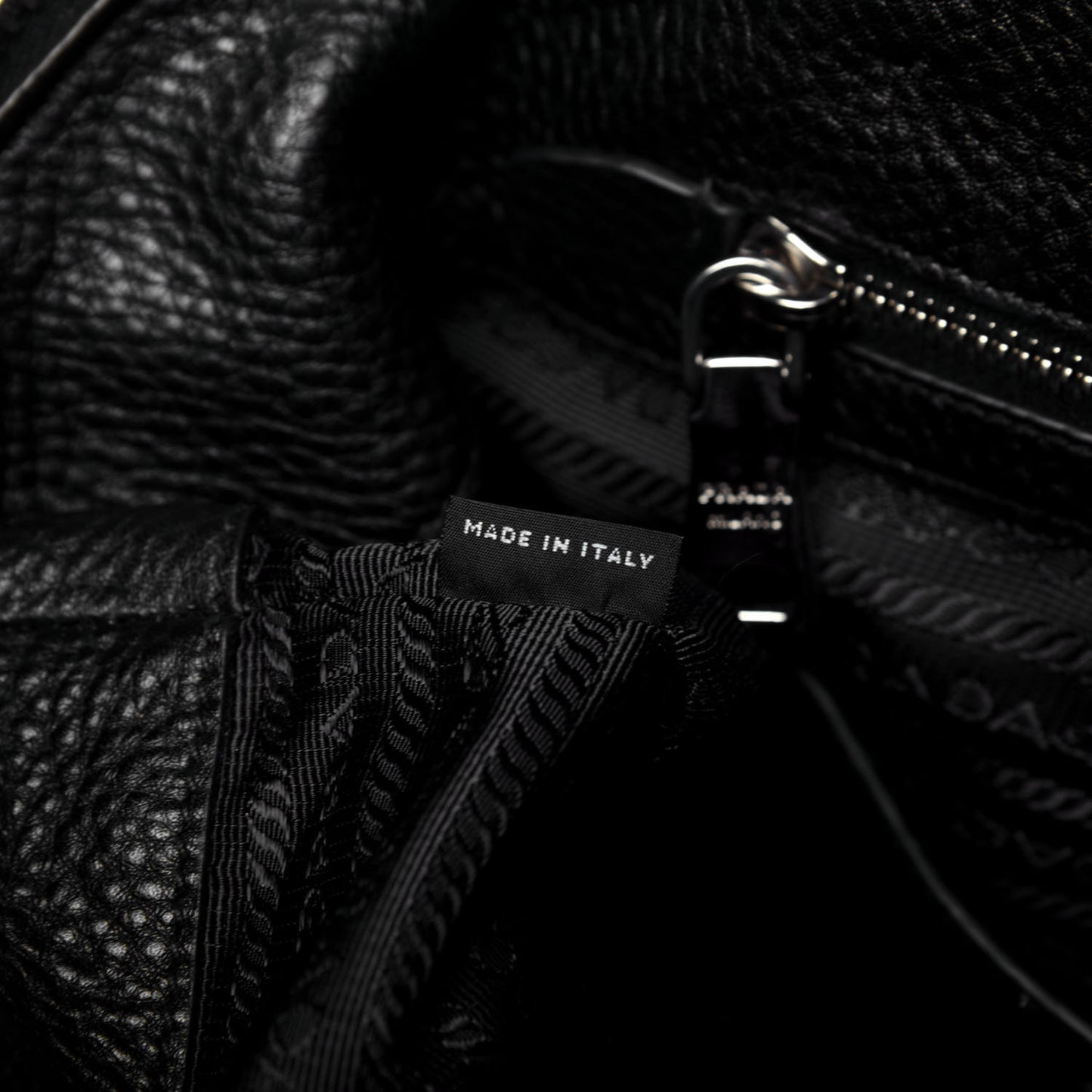 Vitello Daino Shopping Tote Black