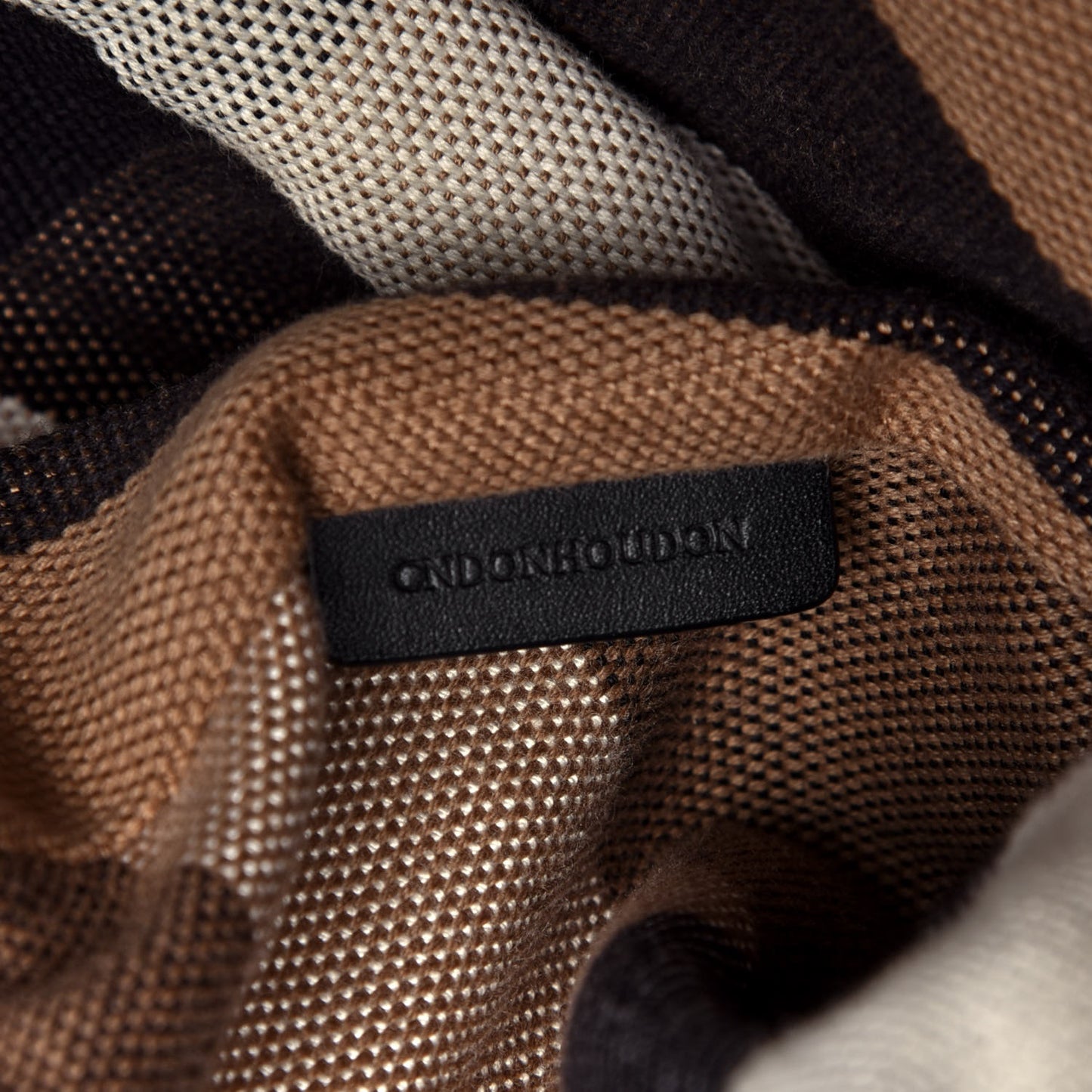 Grainy Calfskin House Check Medium Maidstone Black