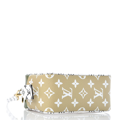 Louis Vuitton Monogram Giant Beach Pouch Kaki 4 of 9