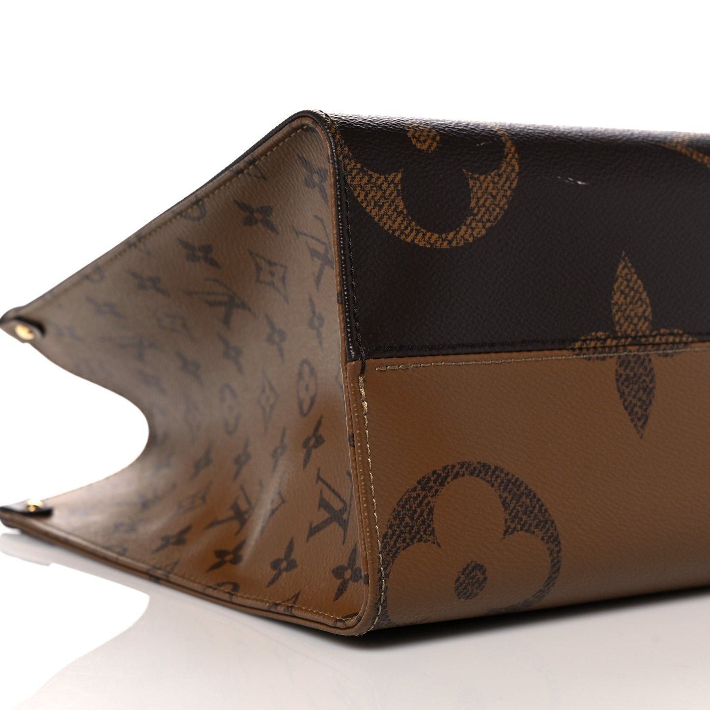 Reverse Monogram Giant Onthego MM