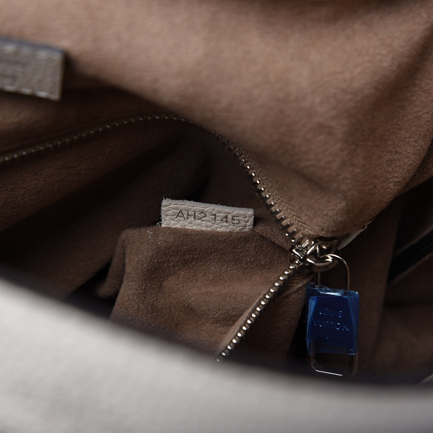 Louis Vuitton Mahina Babylone PM Ivory 9 of 10