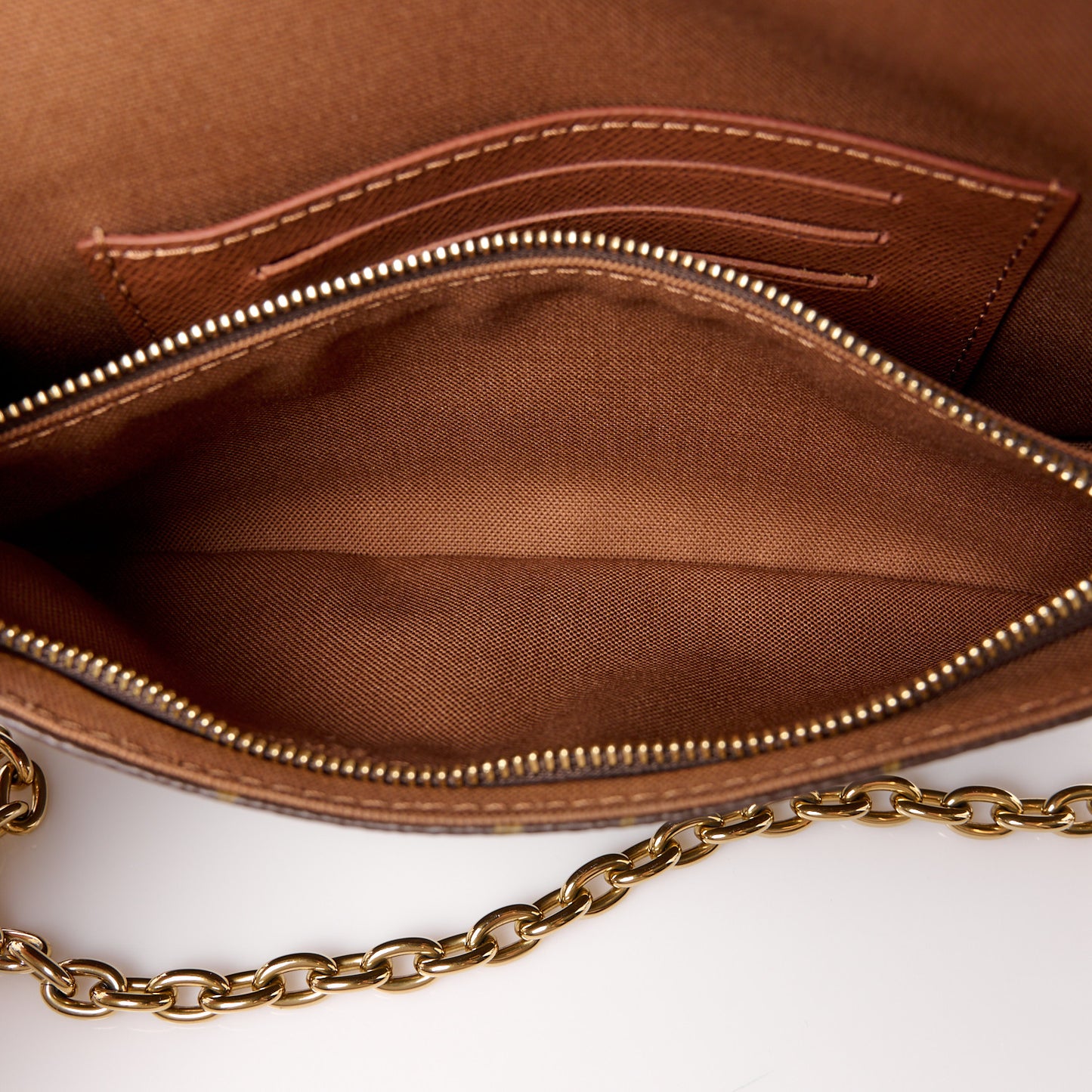 Monogram Ivy Wallet On Chain