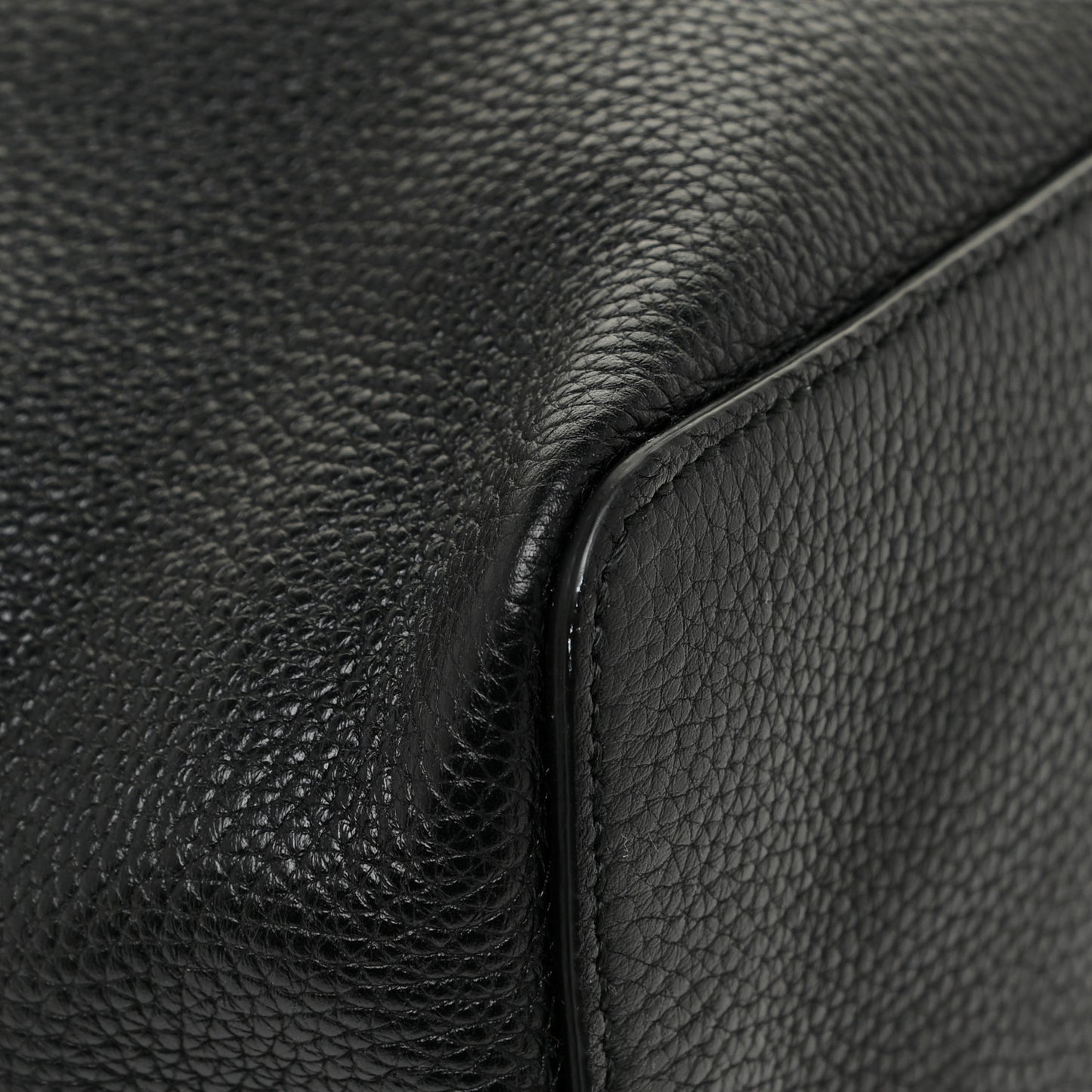 Pebbled Calfskin Large Soho Hobo Black