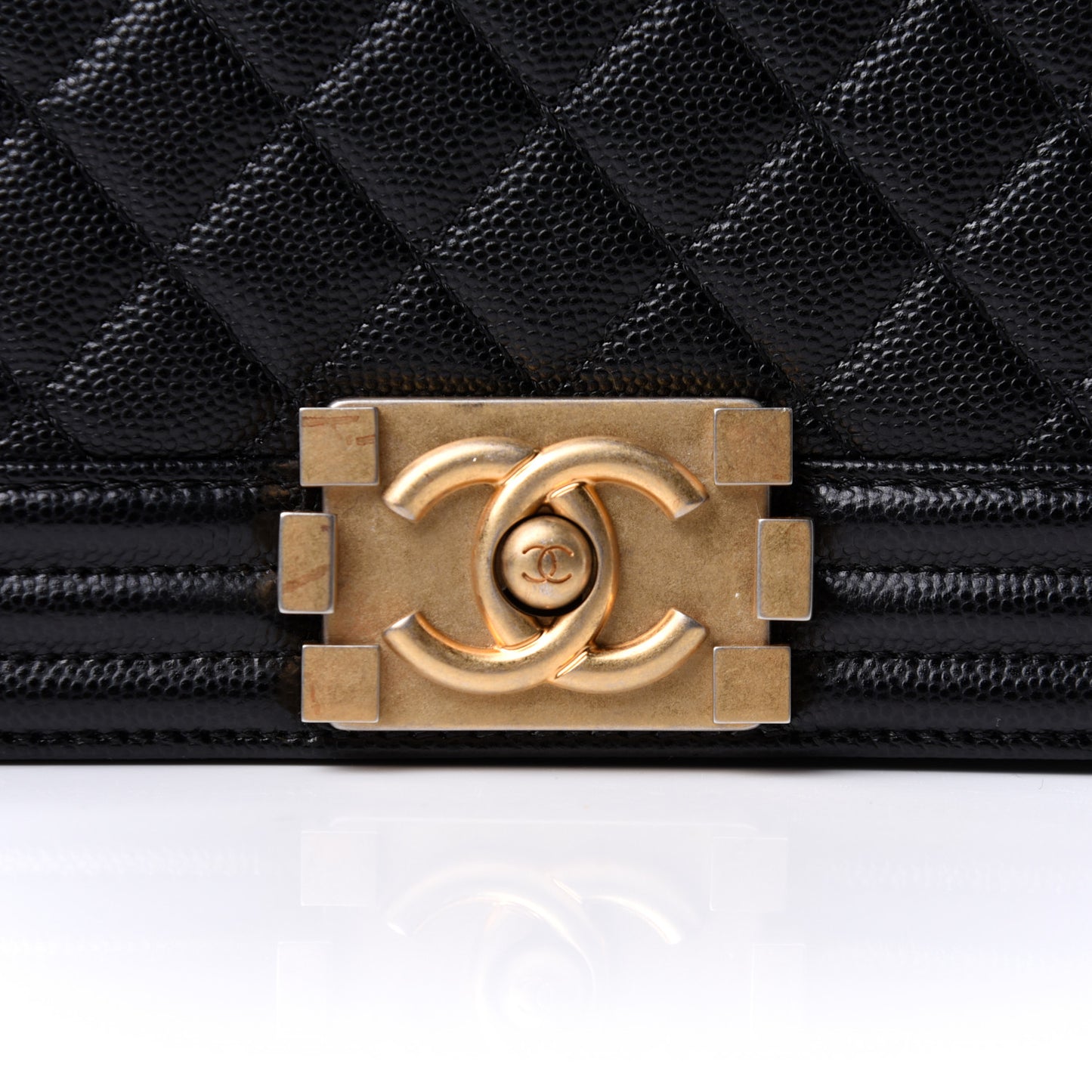 Caviar Quilted Medium Boy Flap Black