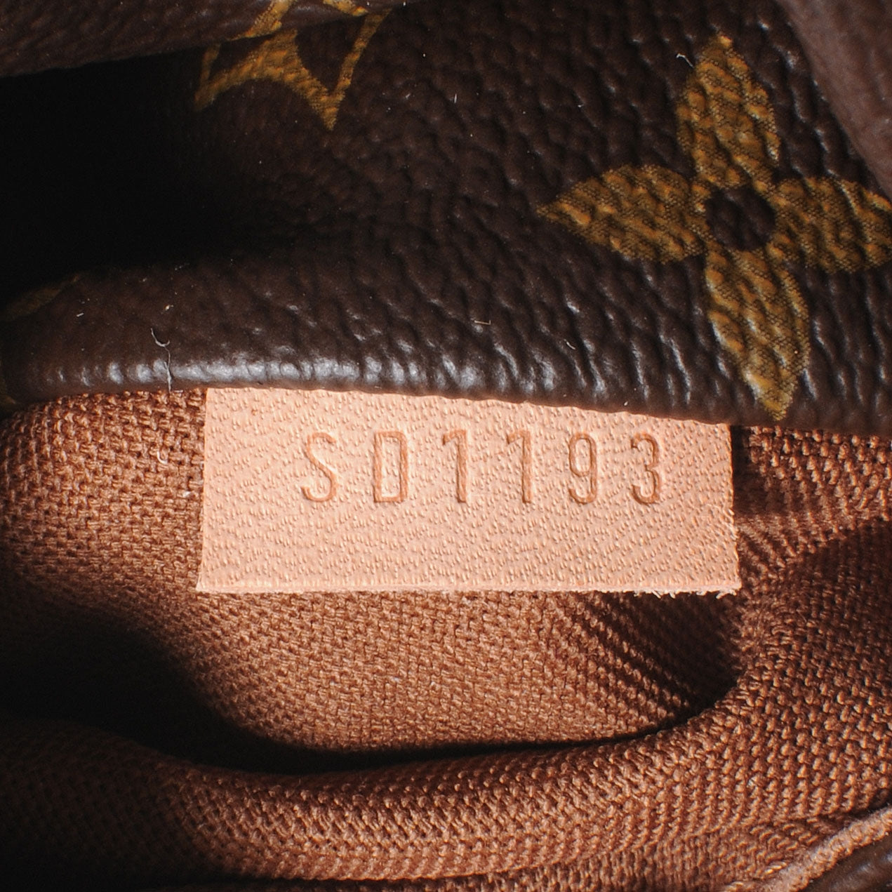 Louis Vuitton Monogram Totally MM 9 of 9