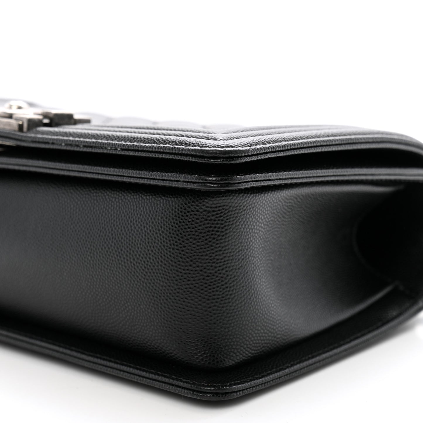 Caviar Quilted Medium Boy Flap Black