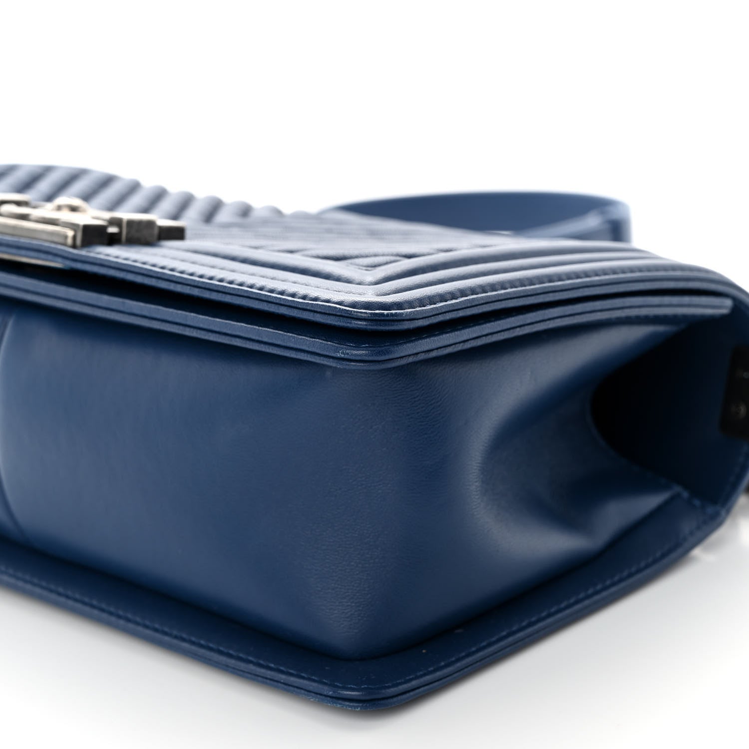 Chanel Wrinkled Lambskin Chevron Quilted Medium Boy Flap Navy 10 of 11