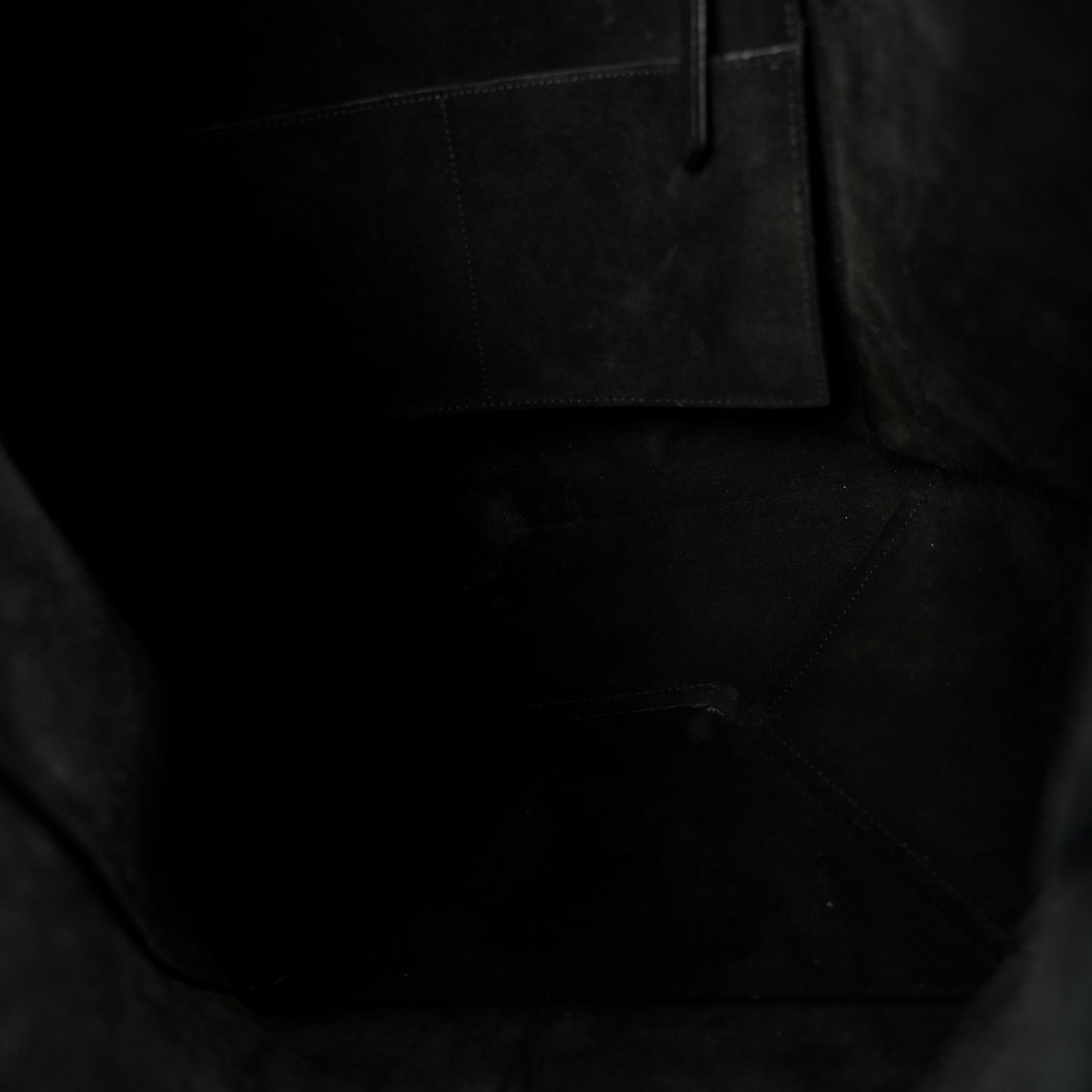 Soft Grained Calfskin Medium Belt Cabas Phantom Black