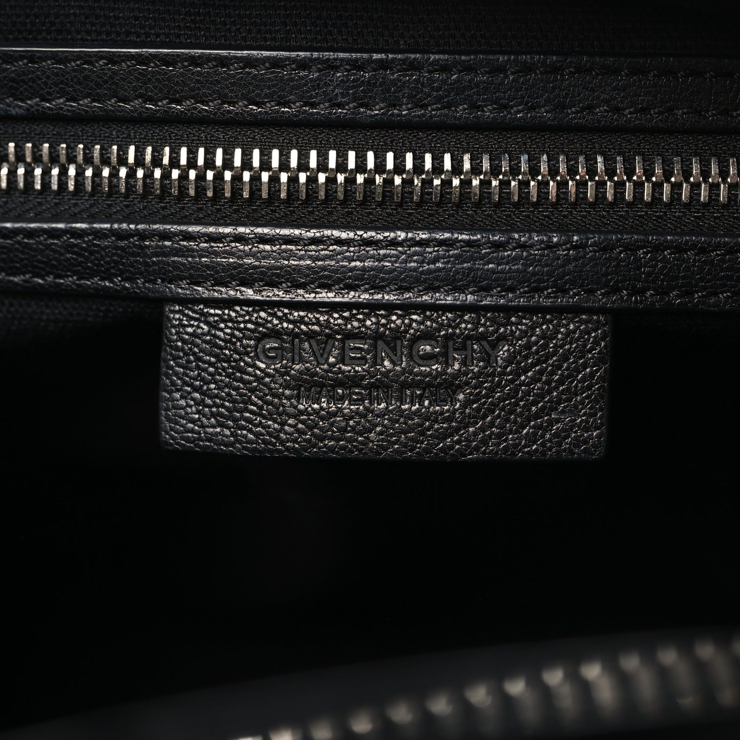 Sugar Goatskin Medium Antigona Black